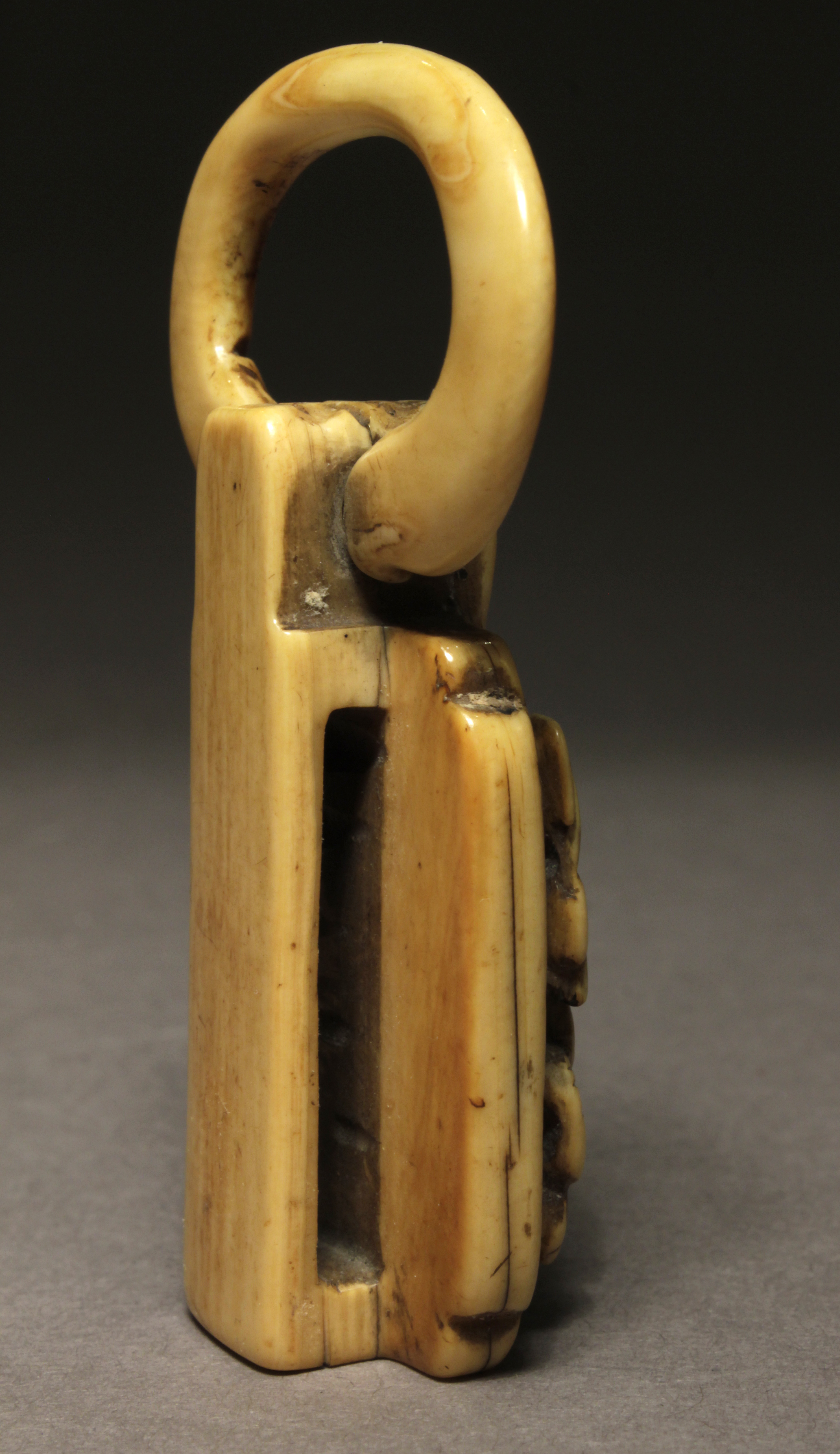 A Japanese netsuke-pendant from Edo period - Image 4 of 5