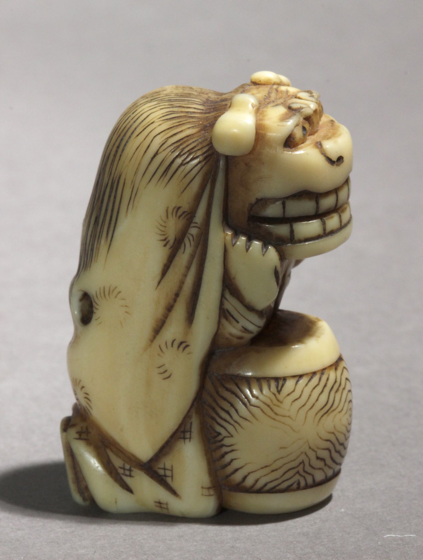 A mid 19th century Japanese netsuke form Edo period - Image 4 of 8