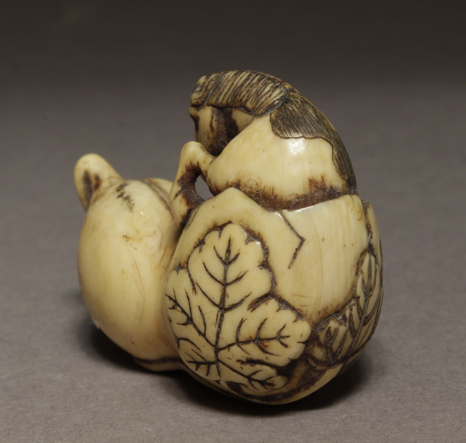 An early 19th century Japanese netsuke from Edo period - Image 4 of 6