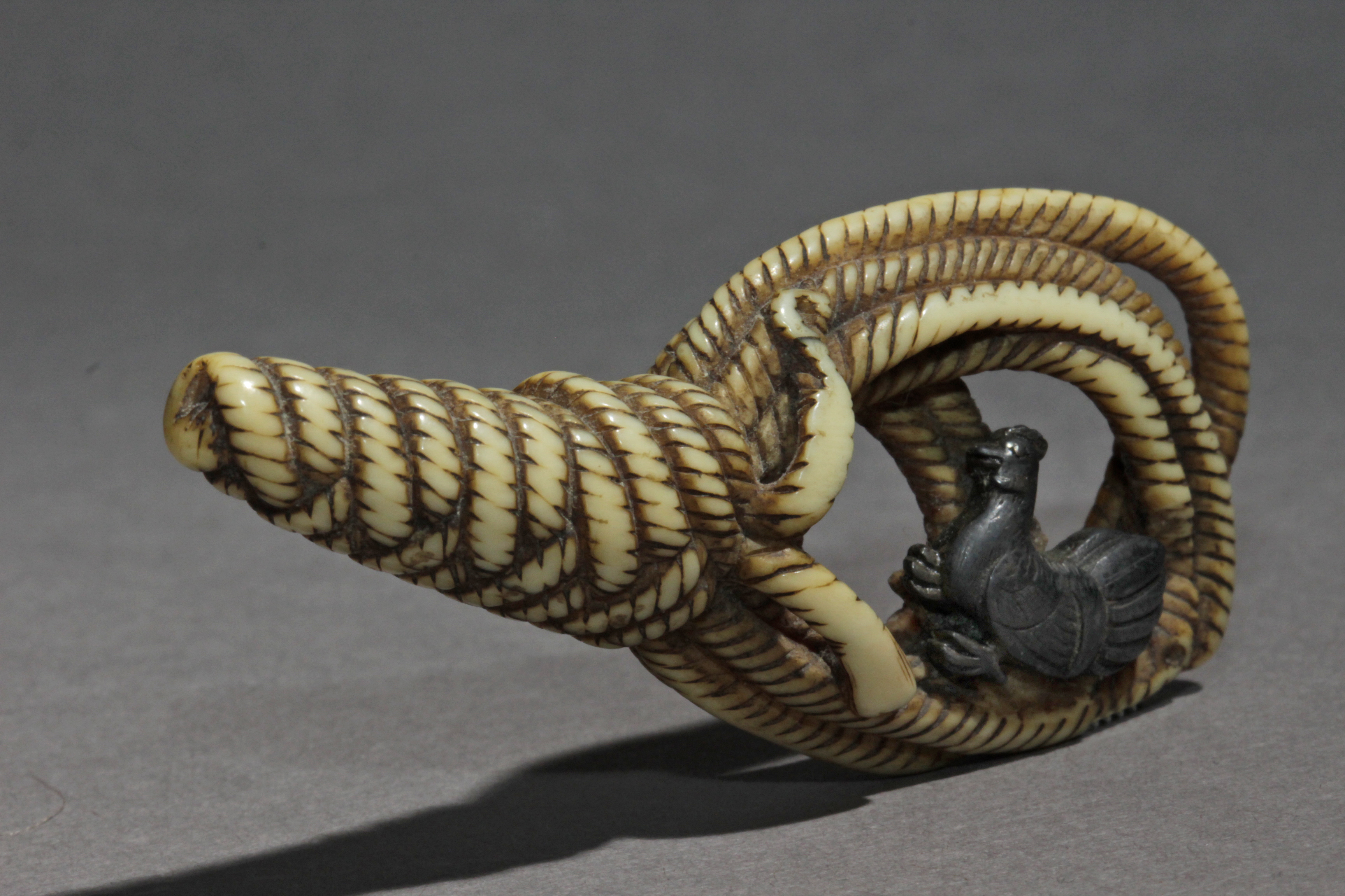 A late 18th century Japanese netsuke from Edo period - Image 3 of 6