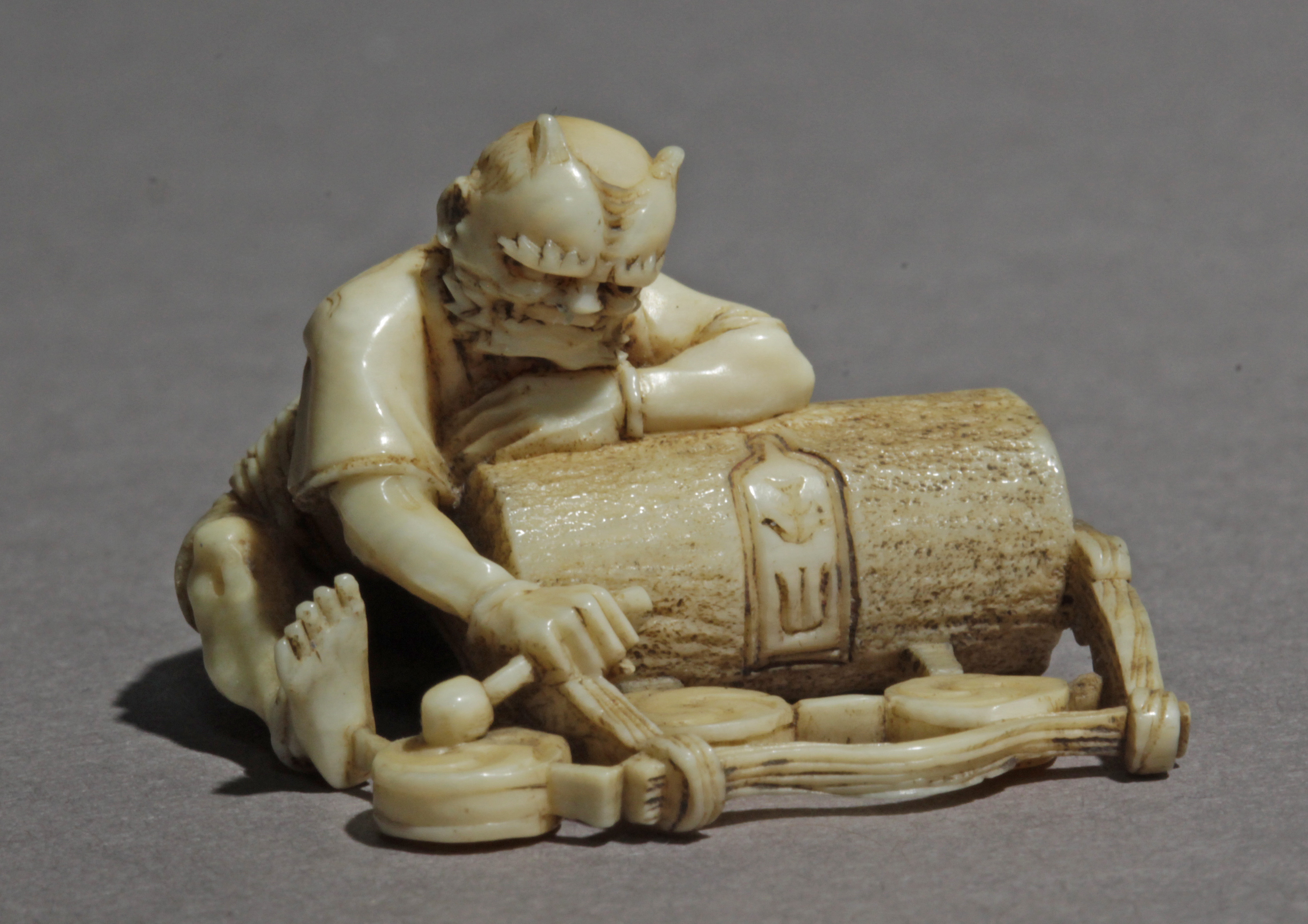 A Japanese netsuke circa 1870-1880 - Image 2 of 9