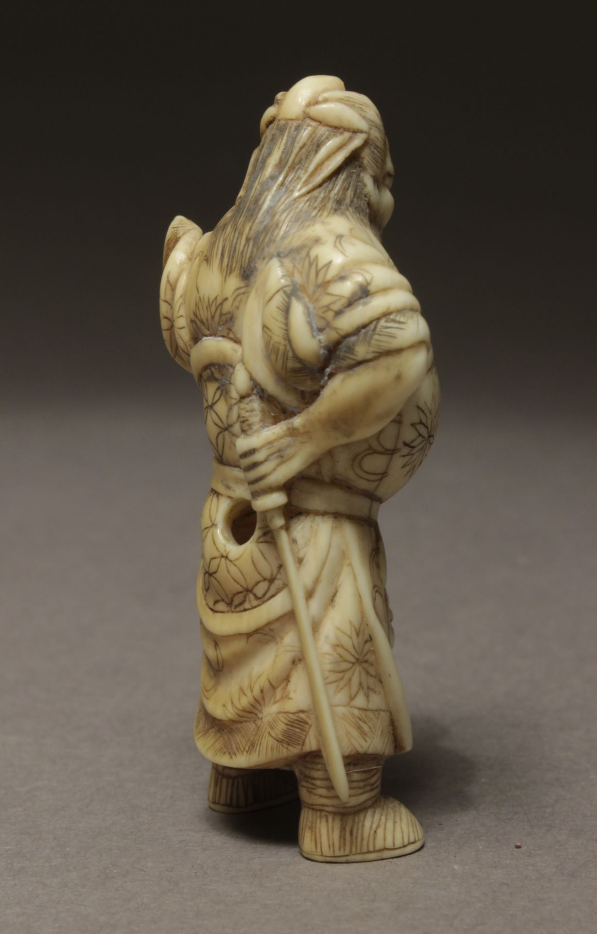 A Japanese netsuke from Meiji period circa 1850-1875. Signed Mumitsu - Image 4 of 7