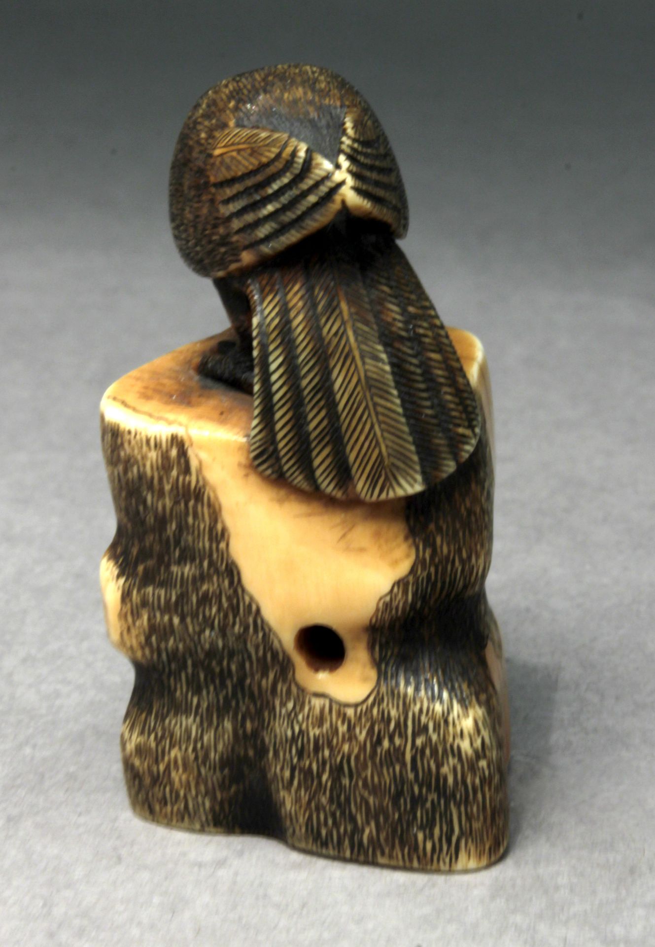 A 19th century Japanese netsuke - Image 3 of 4