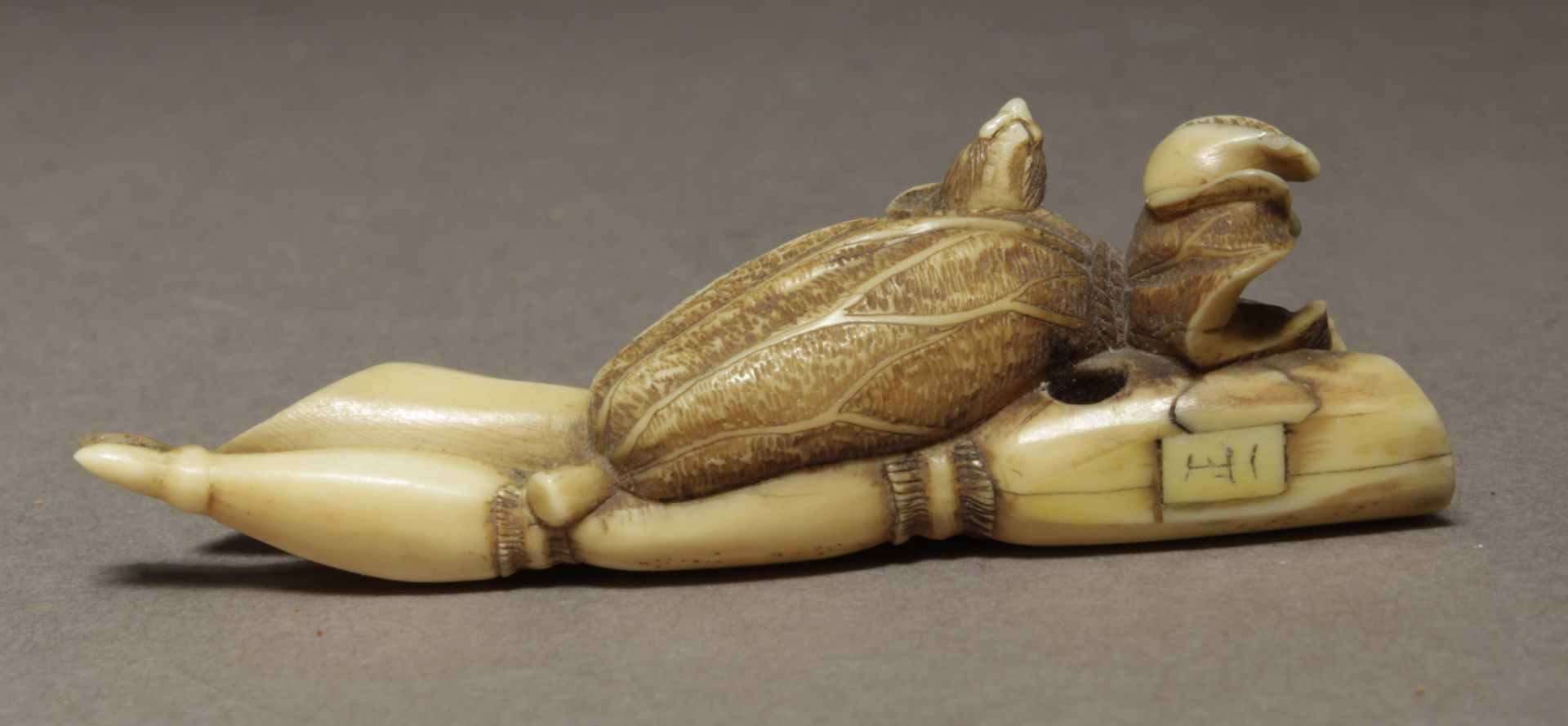 A mid 19th century Japanese netsuke from Edo period. Signed Masakazu - Image 6 of 7