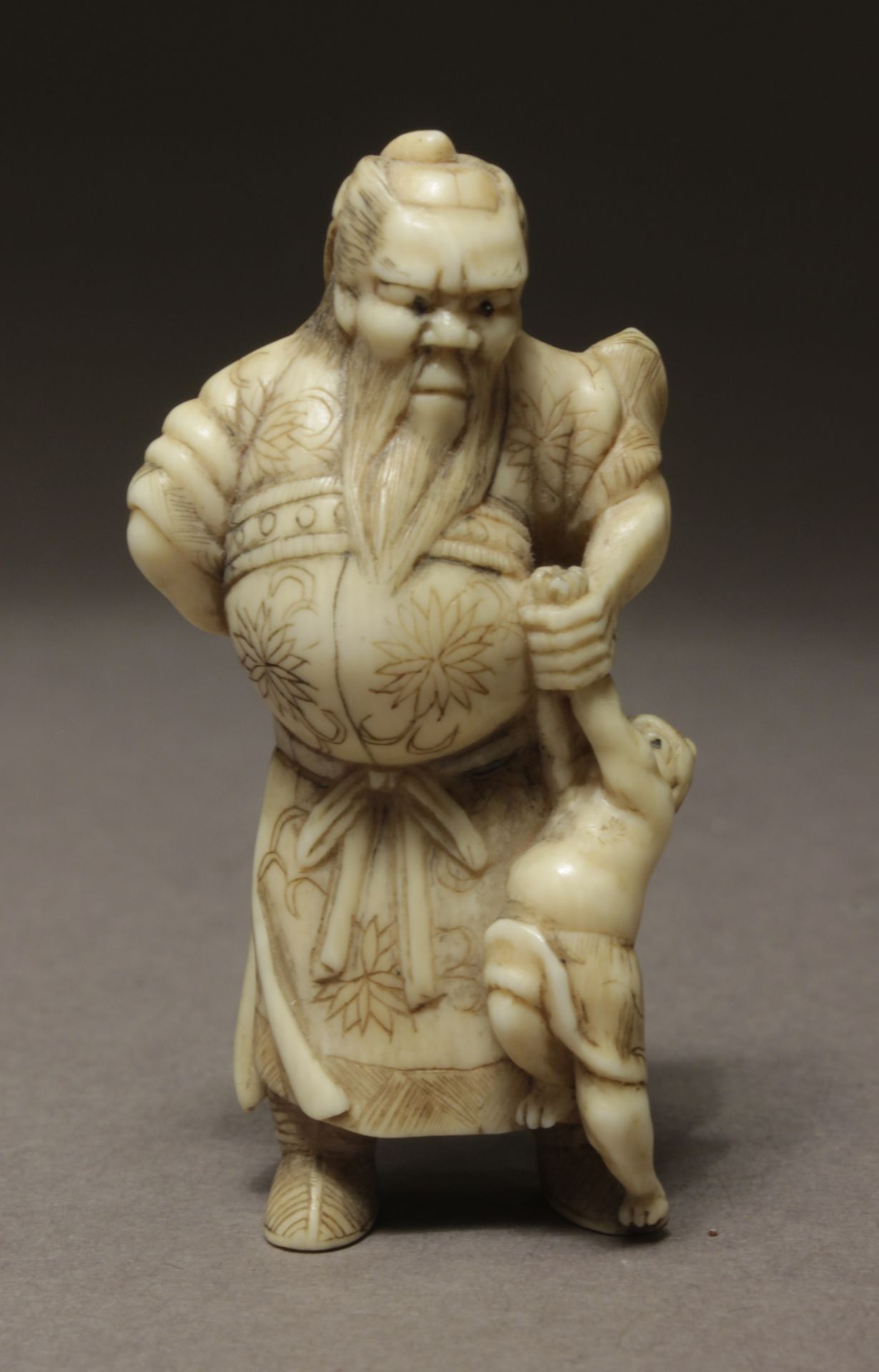 A Japanese netsuke from Meiji period circa 1850-1875. Signed Mumitsu - Image 5 of 7