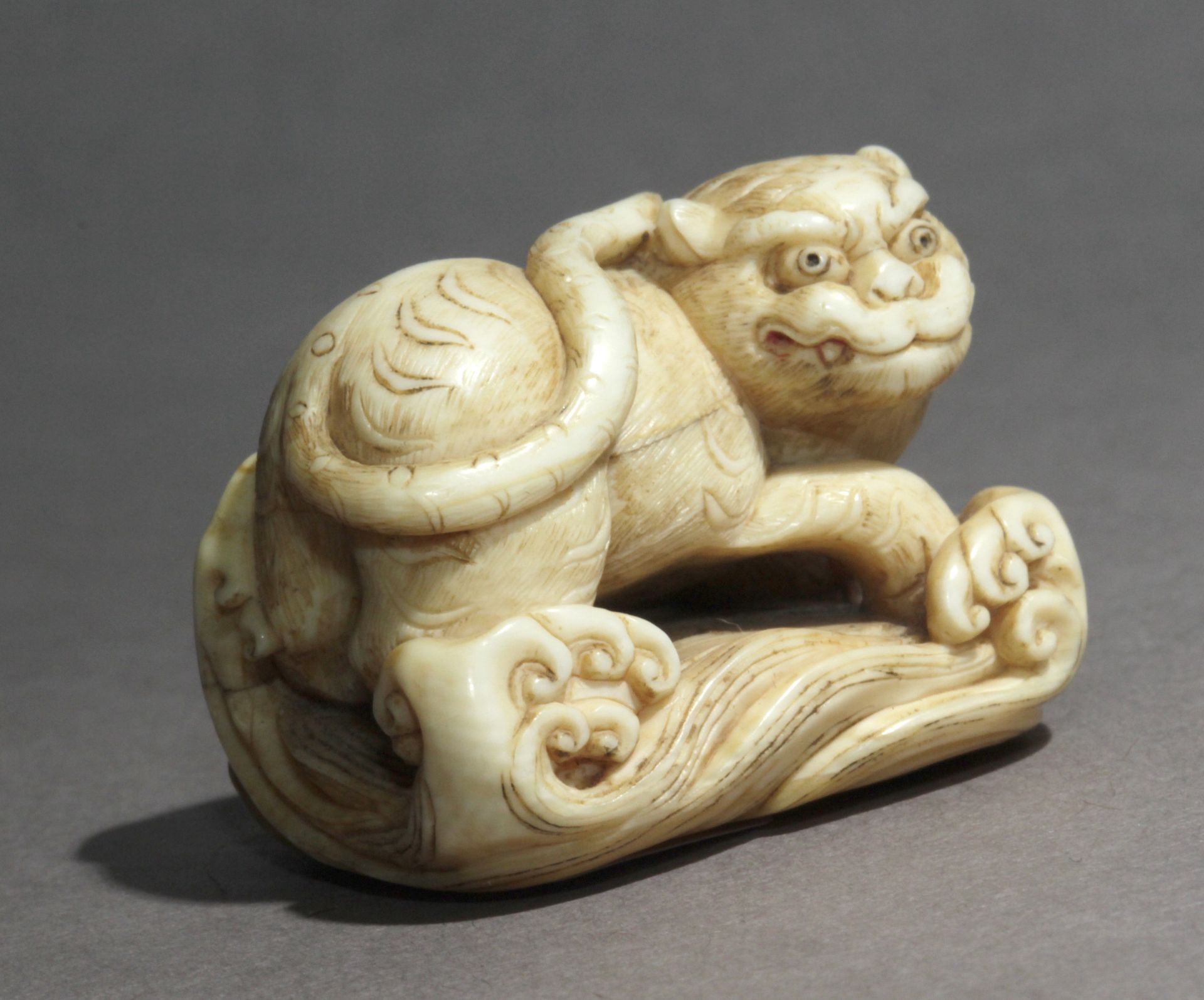 A mid 19th century Japanese netsuke from Edo period - Image 3 of 5