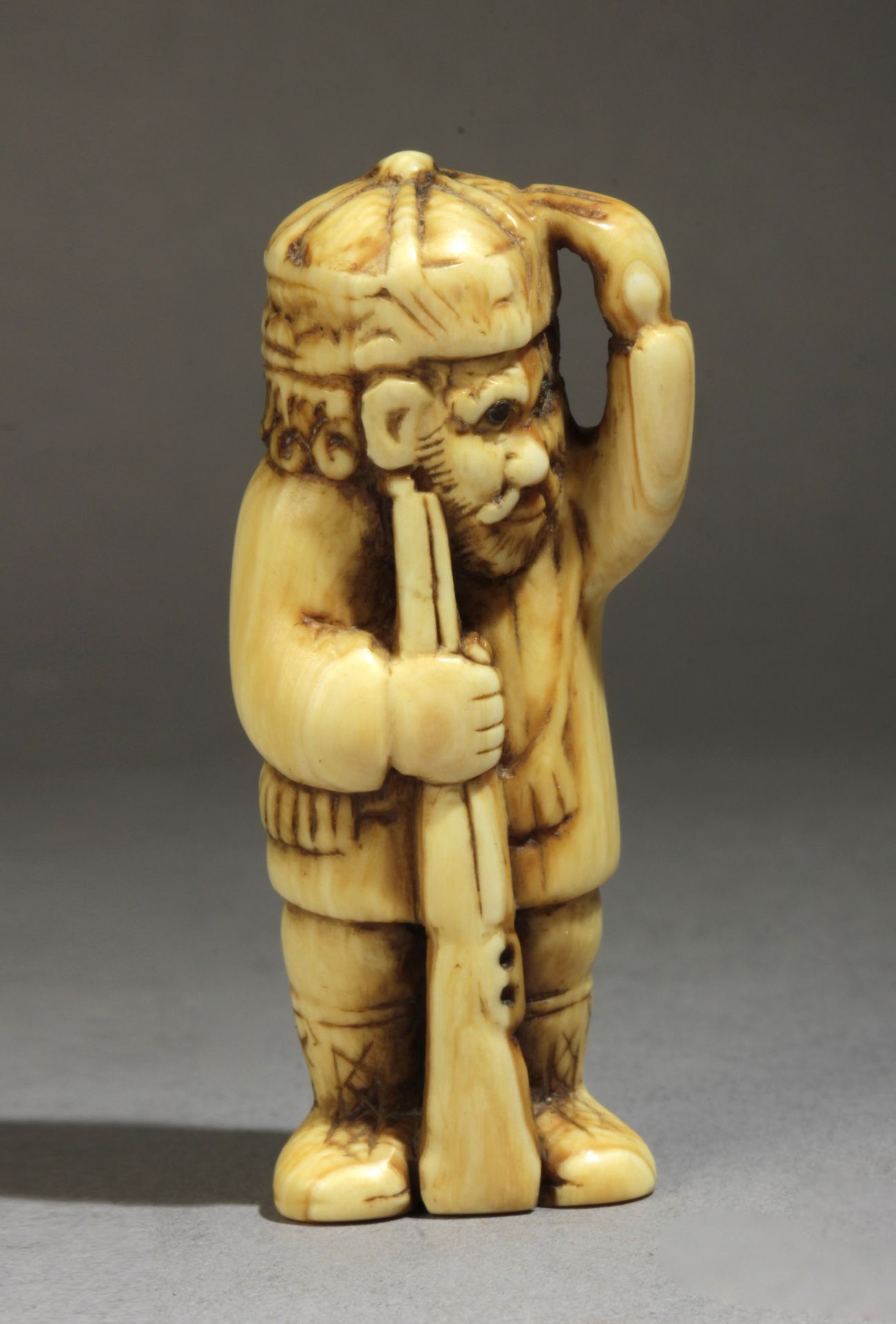 A 19th century Japanese netsuke from Meiji period - Image 5 of 6