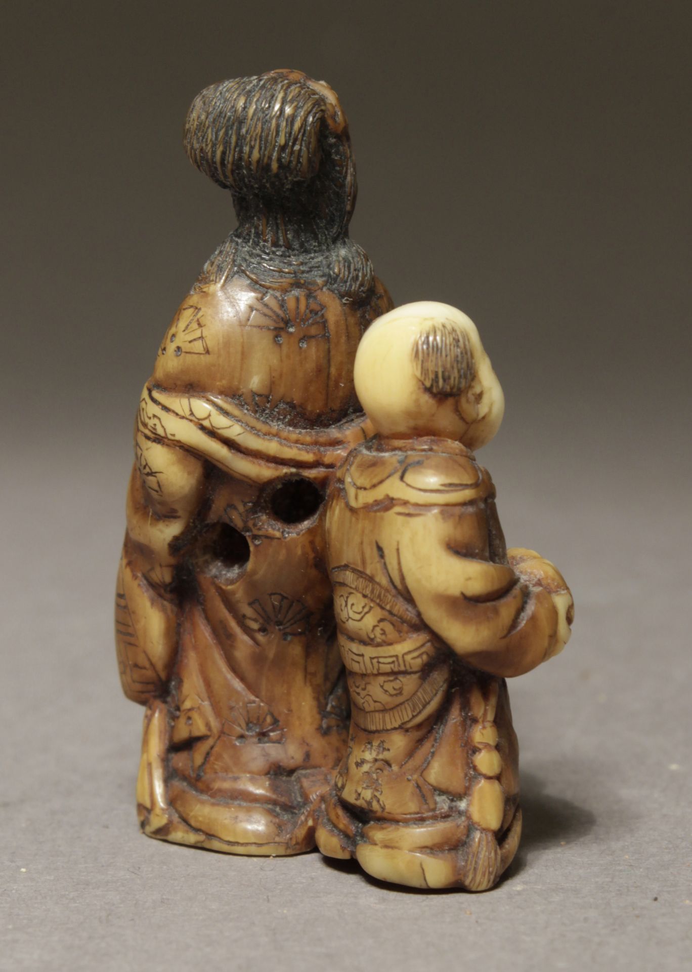 A late 19th century  Japanese netsuke from Meiji period - Image 6 of 7