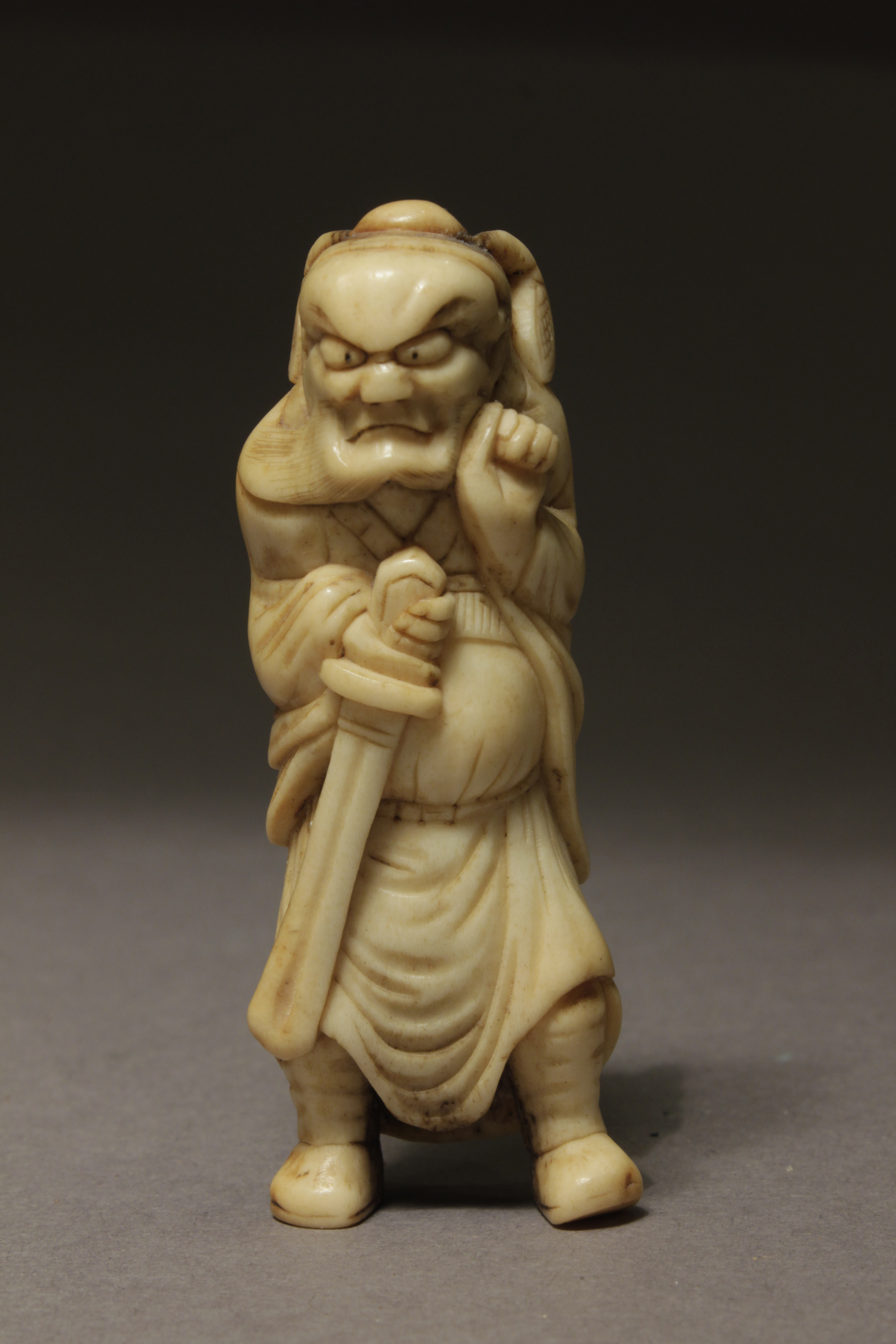 A late 18th century Japanese netsuke from Edo period - Image 5 of 5