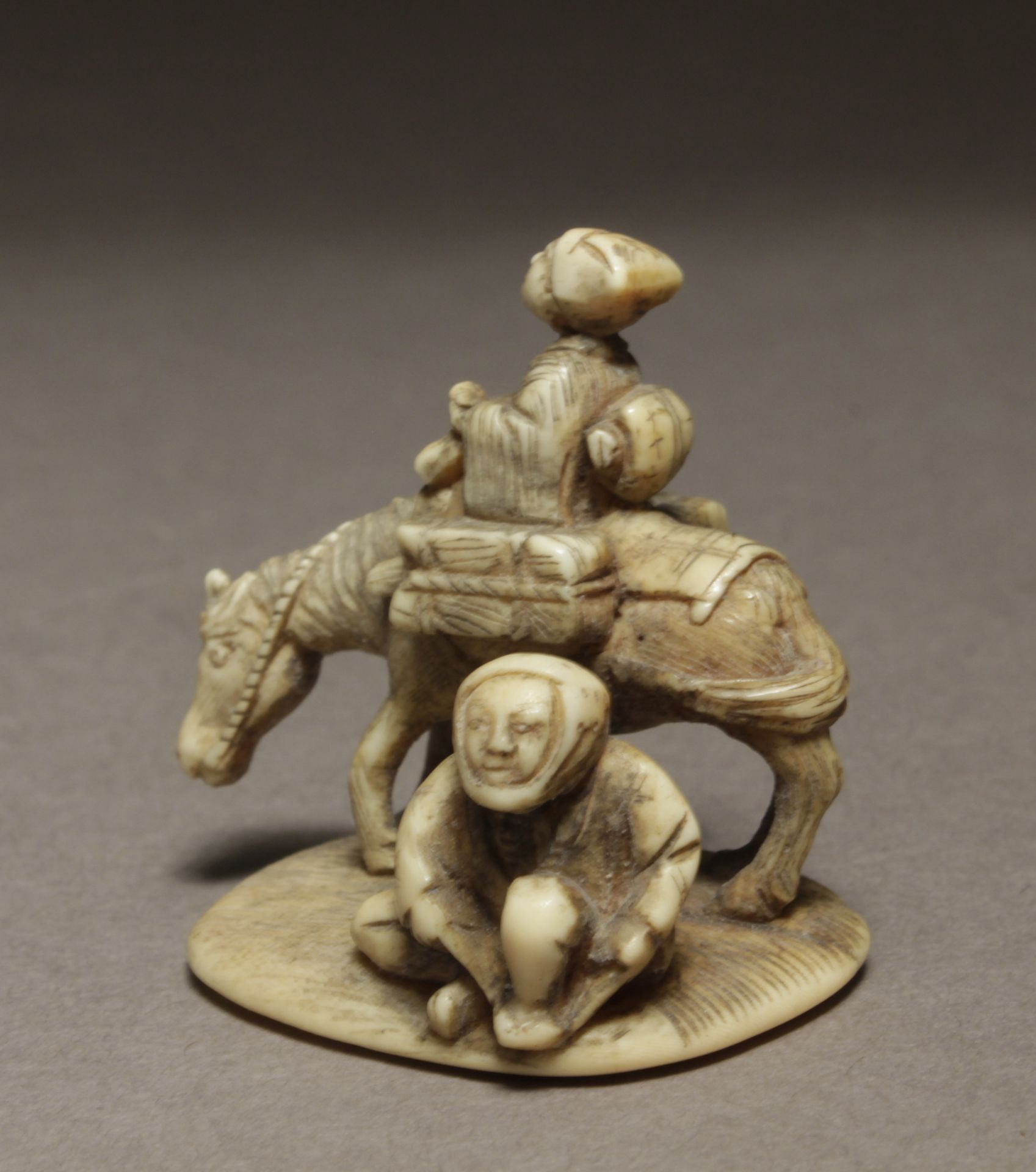 A mid 19th century Japanese netsuke-okimono from Edo period. Signed Minkoku - Image 3 of 8