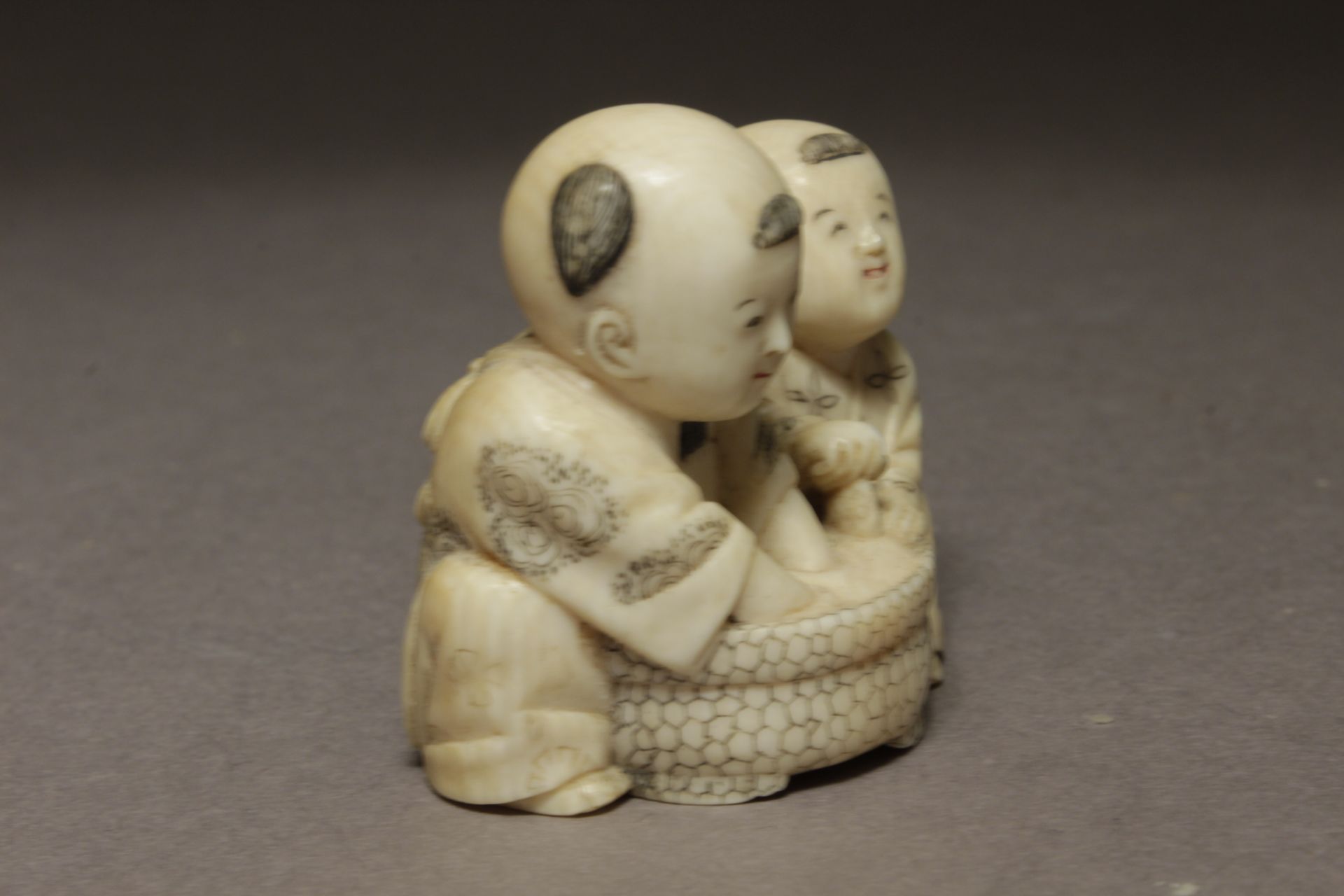 A Japanese netsuke from Meiji period circa 1850-1880. Signed Homin - Image 4 of 6