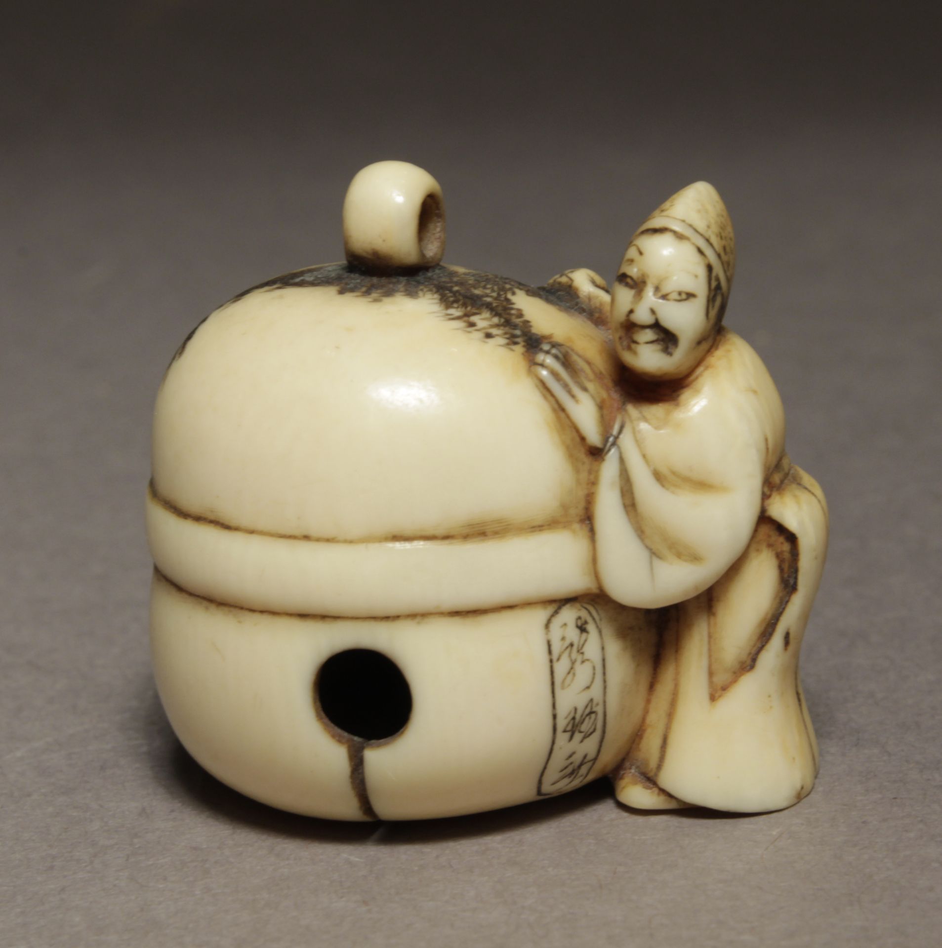 A Japanese netsuke from Edo period circa 1830-1870. Signed Hidemasa Shu O Sai