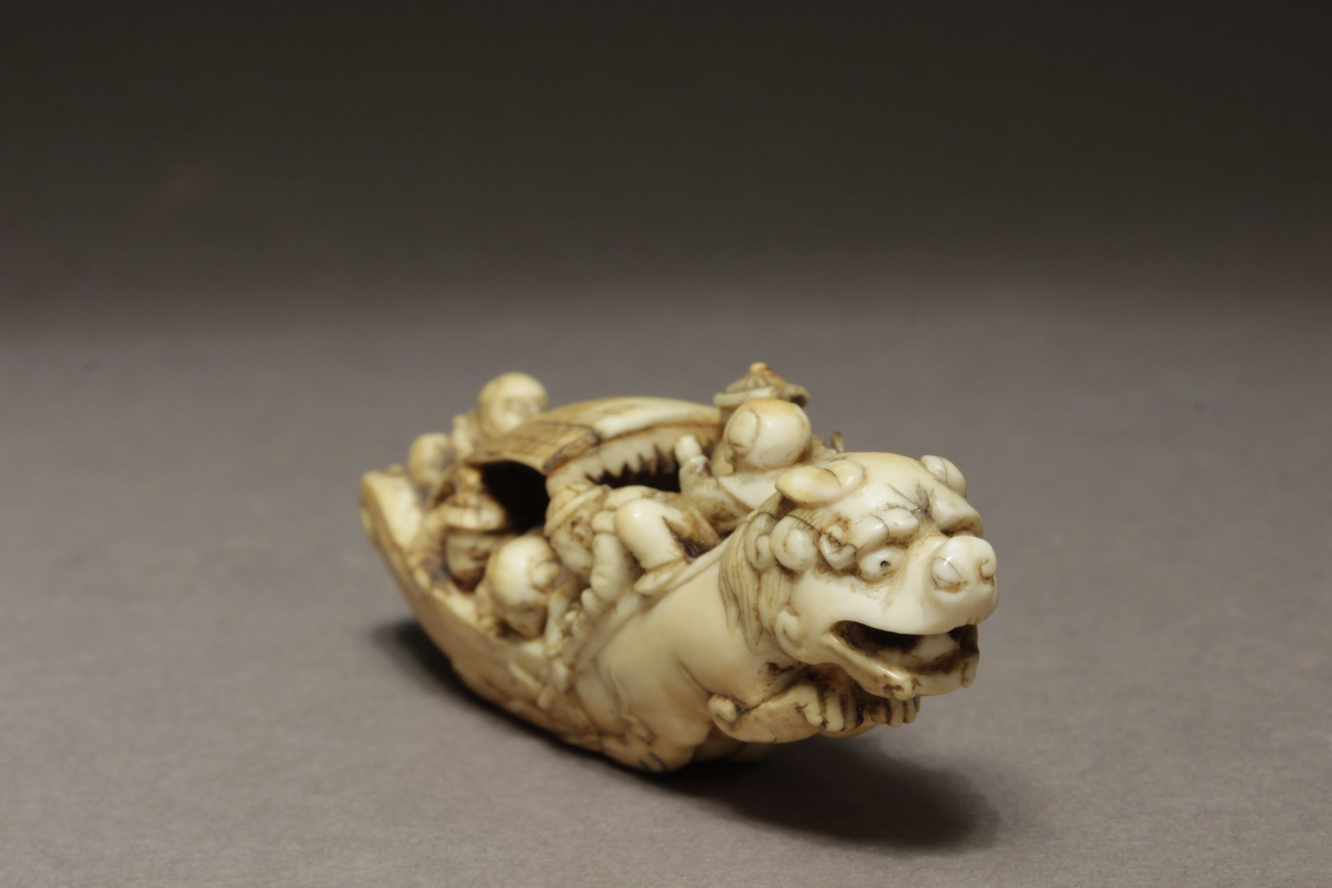 An early 19th century Japanese netsuke form Meiji period. Signed Komin - Image 3 of 7