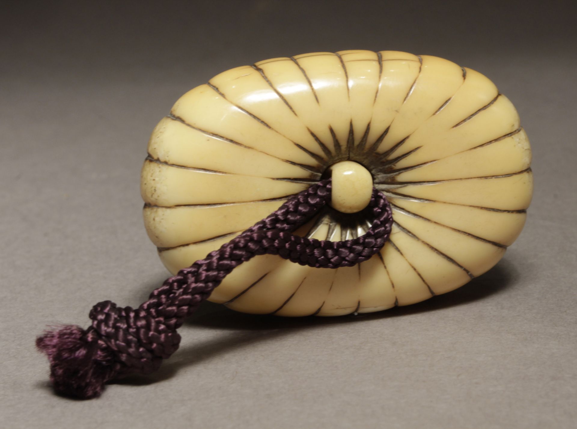 A 19th century Japanese manju - Image 3 of 4