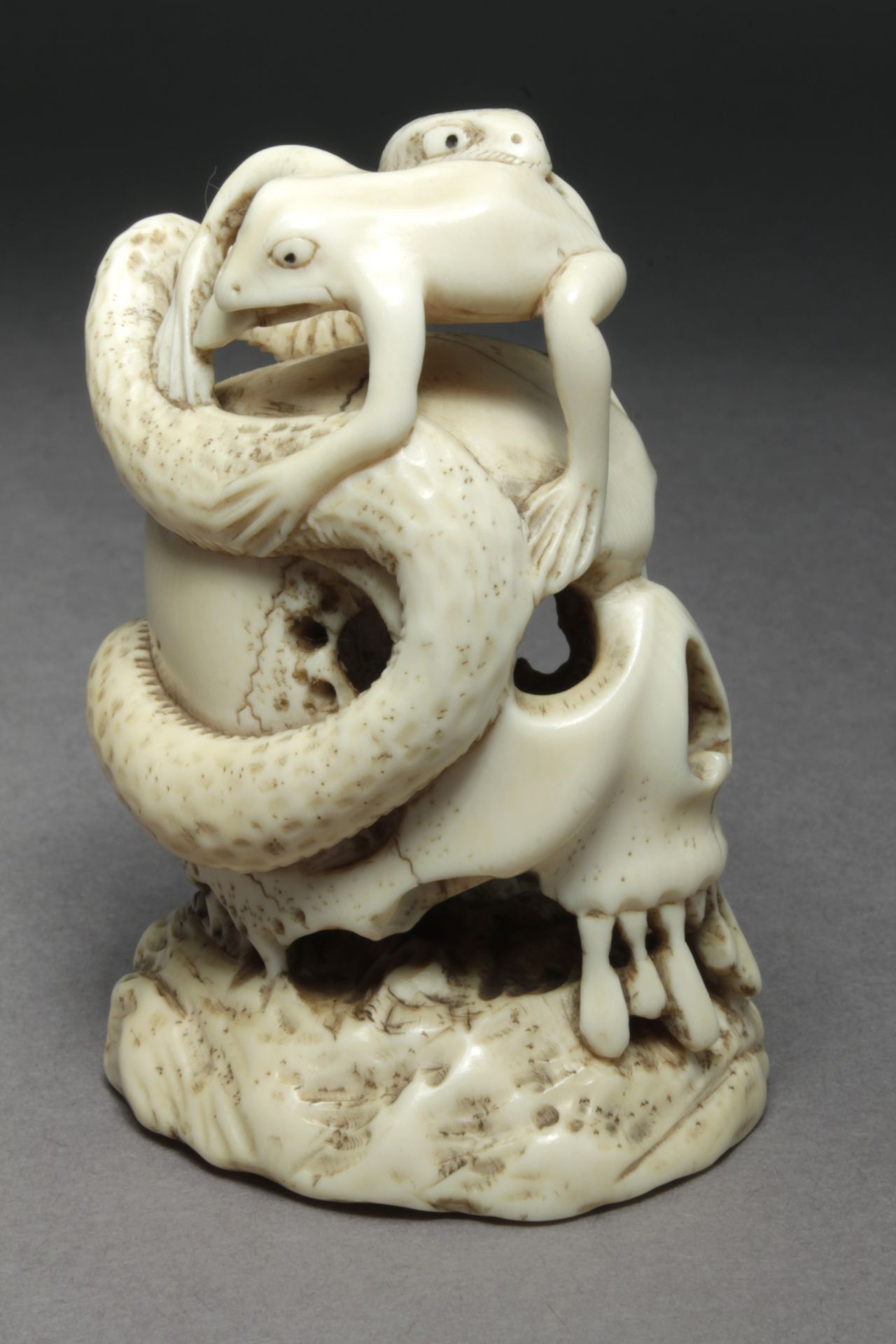 A late 19th century Japanese netsuke okimono from Meiji period. Signed Junao or Juchioku - Image 4 of 8