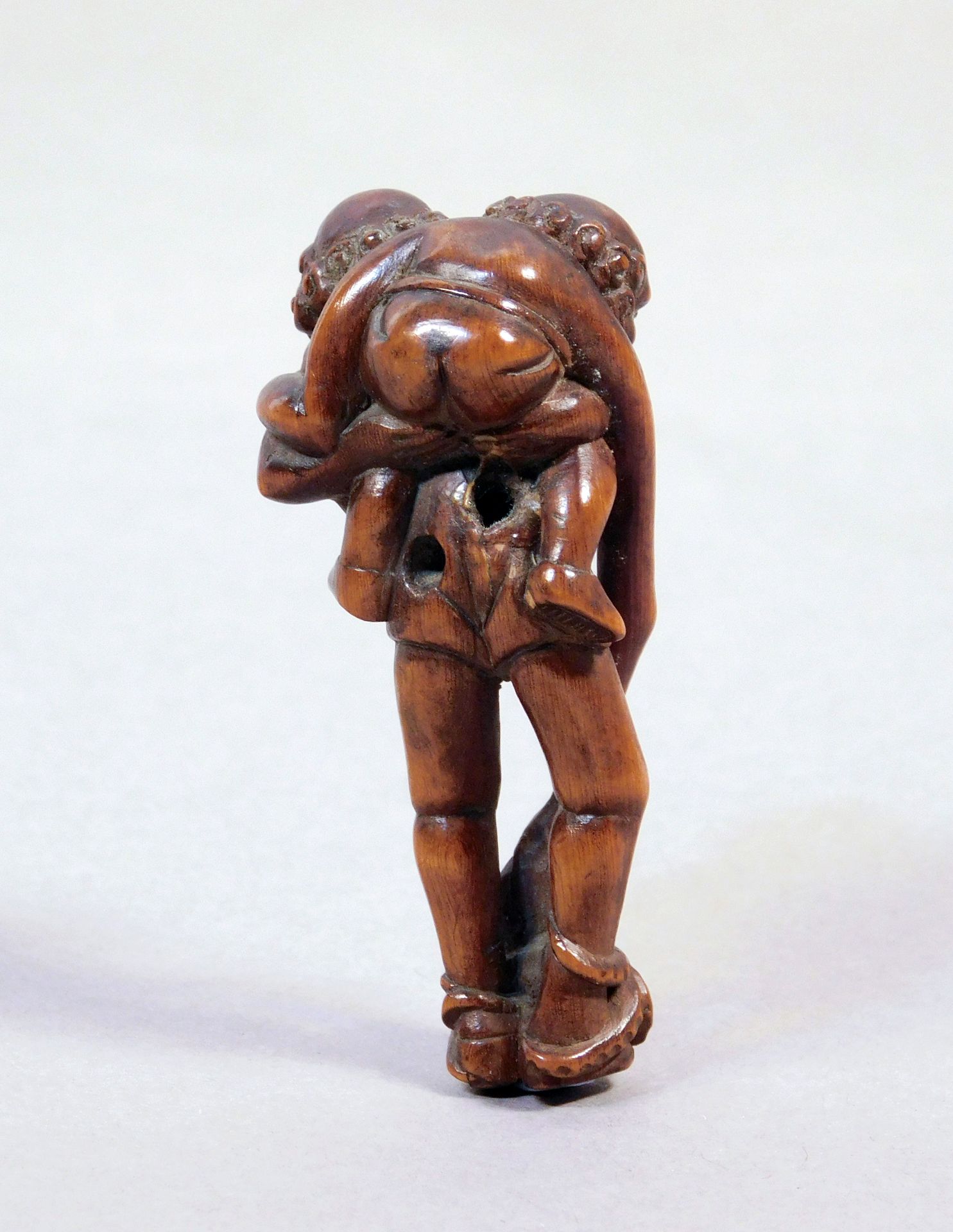 A mid 19th century Japanese netsuke from Edo period - Image 4 of 5