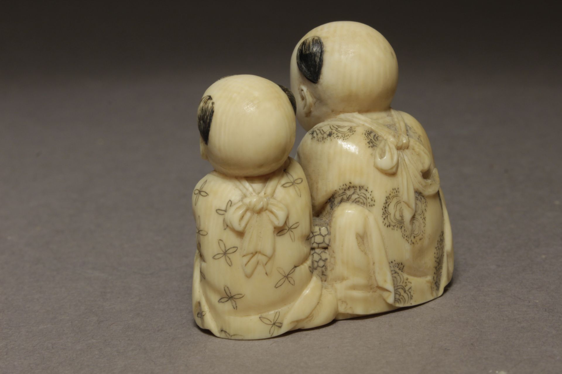 A Japanese netsuke from Meiji period circa 1850-1880. Signed Homin - Image 3 of 6