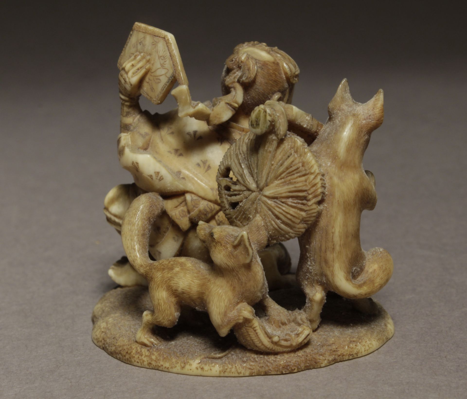 A mid 19th century Japanese netsuke from Edo period. Signed Gyokuo - Image 5 of 9