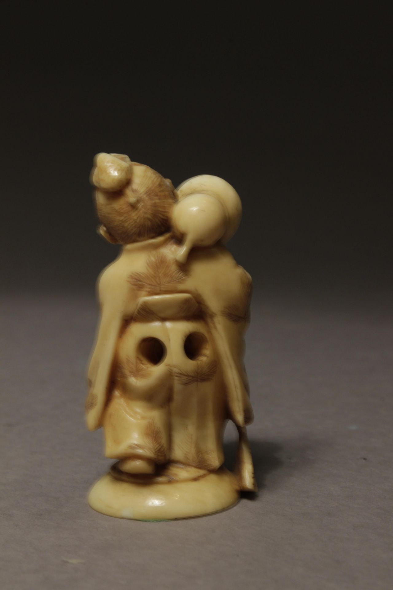 A 19th century Japanese netsuke from Meiji period. Signed Kogyoko - Image 4 of 6