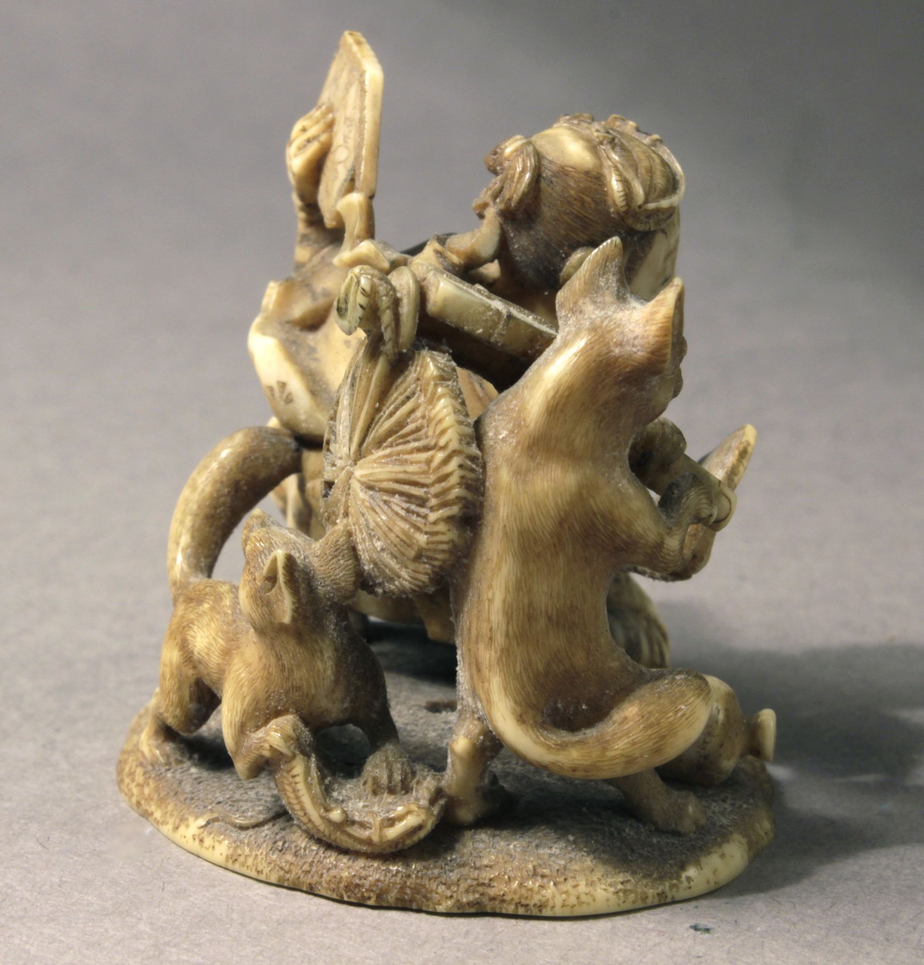 A mid 19th century Japanese netsuke from Edo period. Signed Gyokuo - Image 4 of 9