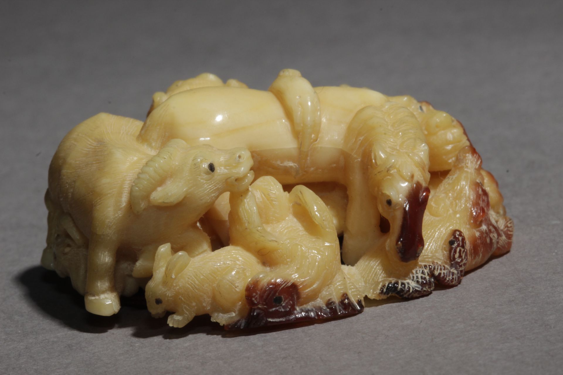 An early 20th century japanese netsuke from Meiji period. Signed Toyuyuki - Image 3 of 6
