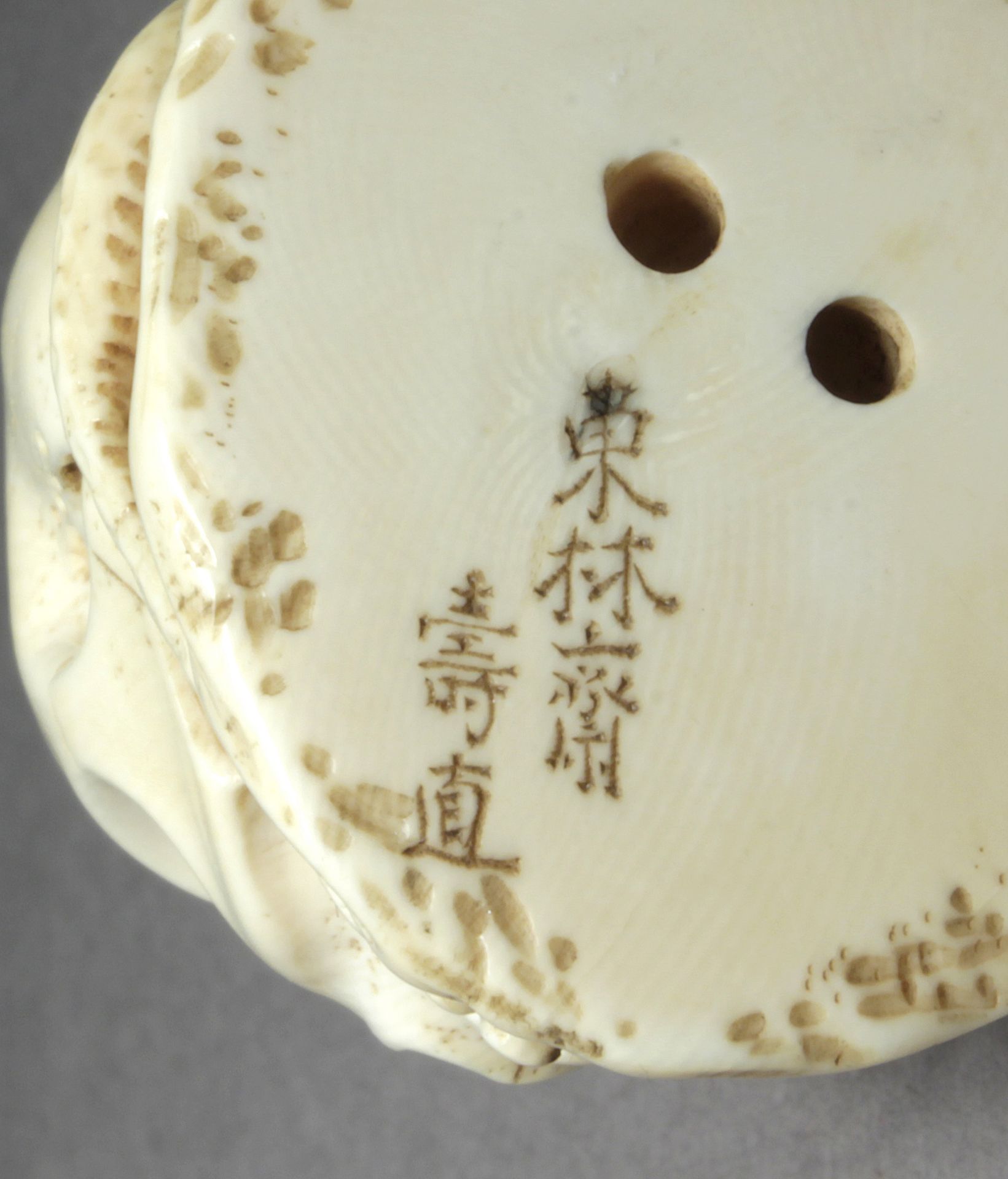 A late 19th century Japanese netsuke okimono from Meiji period. Signed Junao or Juchioku - Image 8 of 8