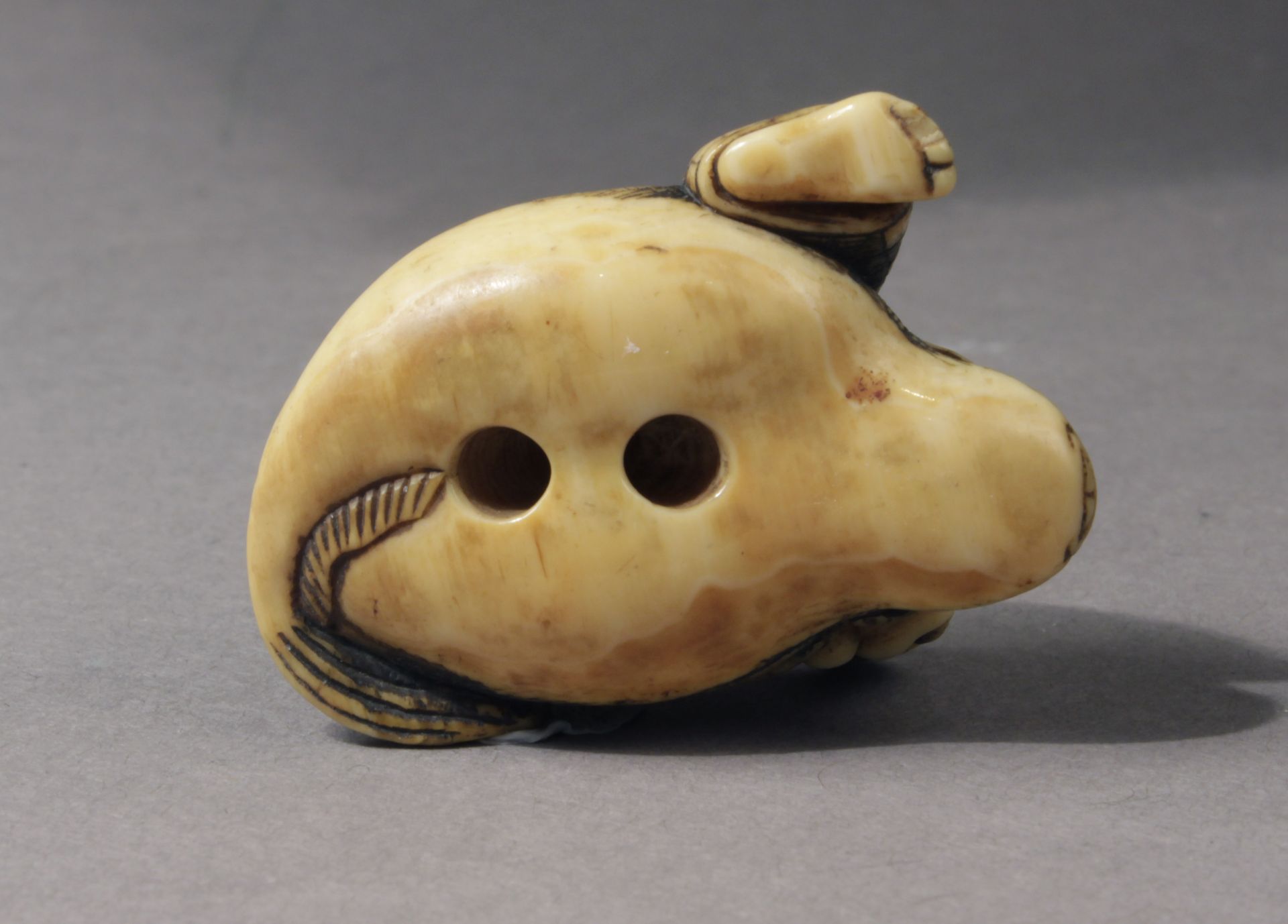 A late 18th century Japanese netsuke from Edo period - Image 4 of 4