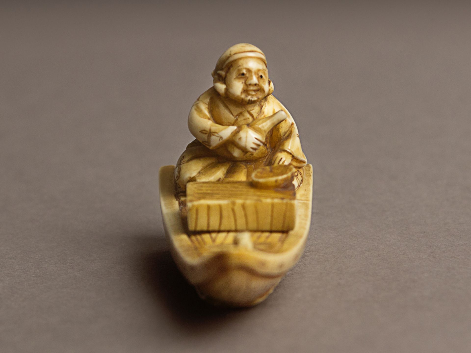 A 19th century Japanese netsuke from Meiji period - Bild 4 aus 5