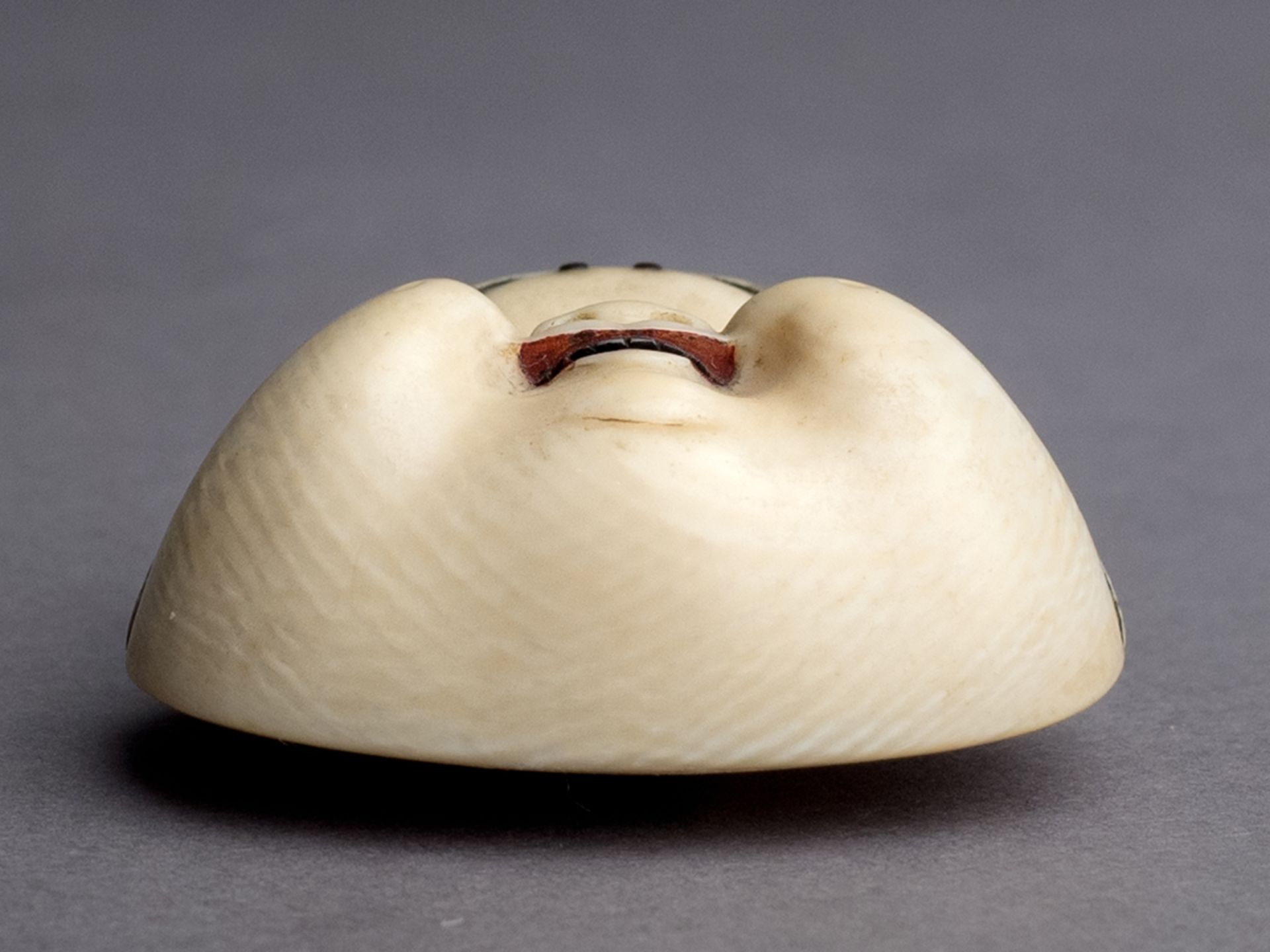 A 19th century Japanese netsuke from Meiji period. Signed - Bild 5 aus 6