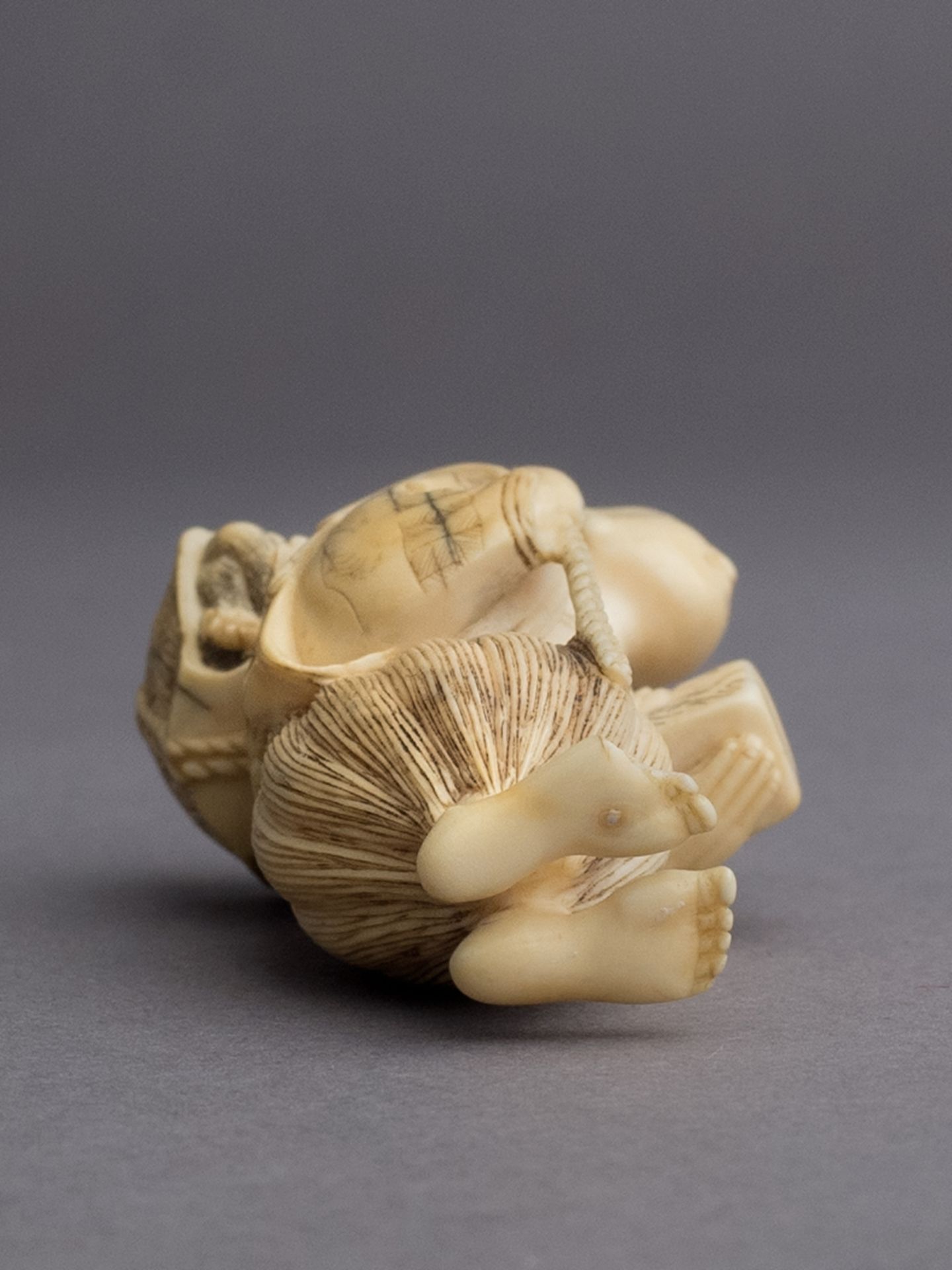 A 19th century Japanese netsuke from Meiji period - Bild 5 aus 5