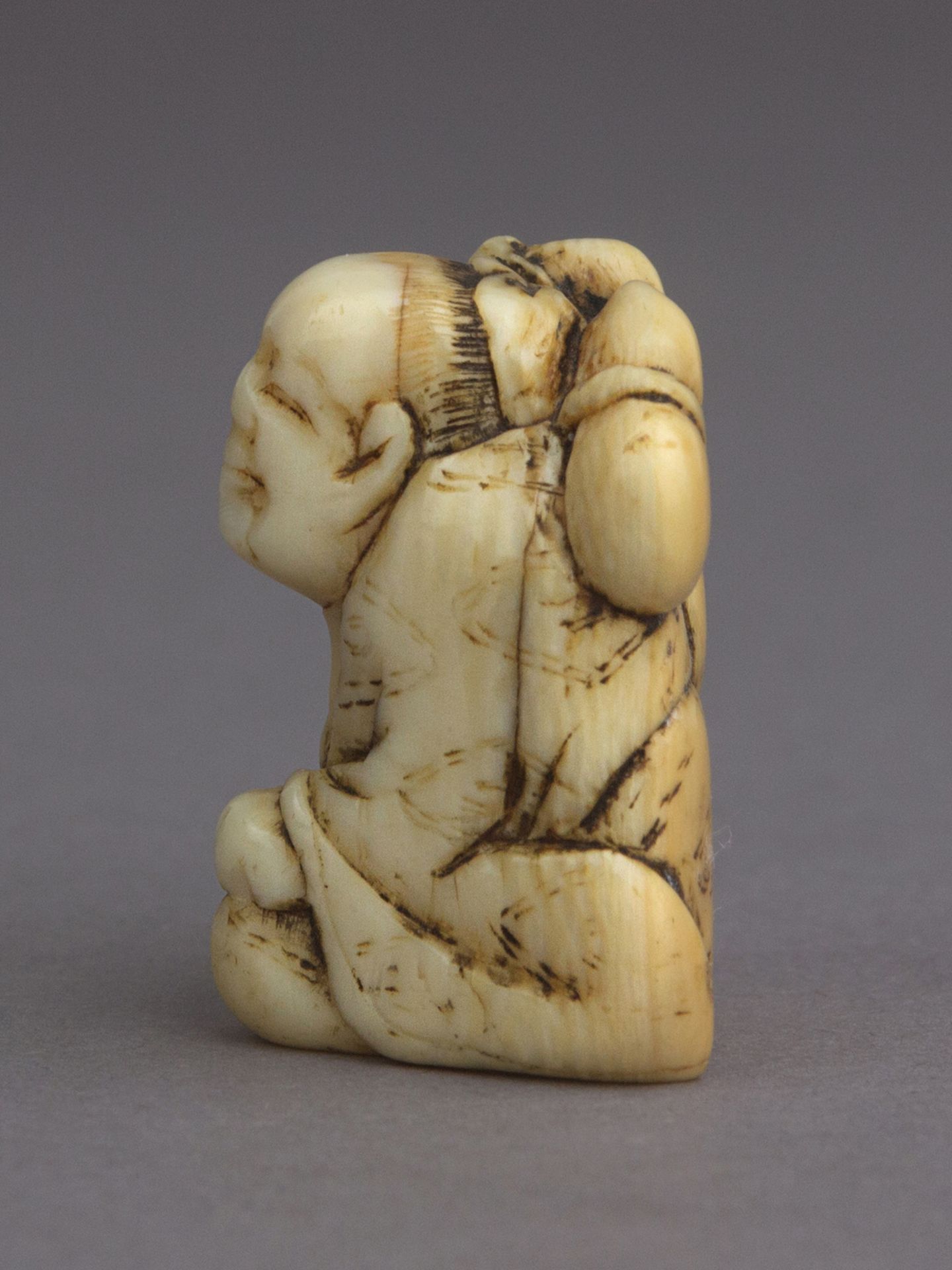 An 18th century Japanese netsuke from Edo period - Bild 4 aus 5