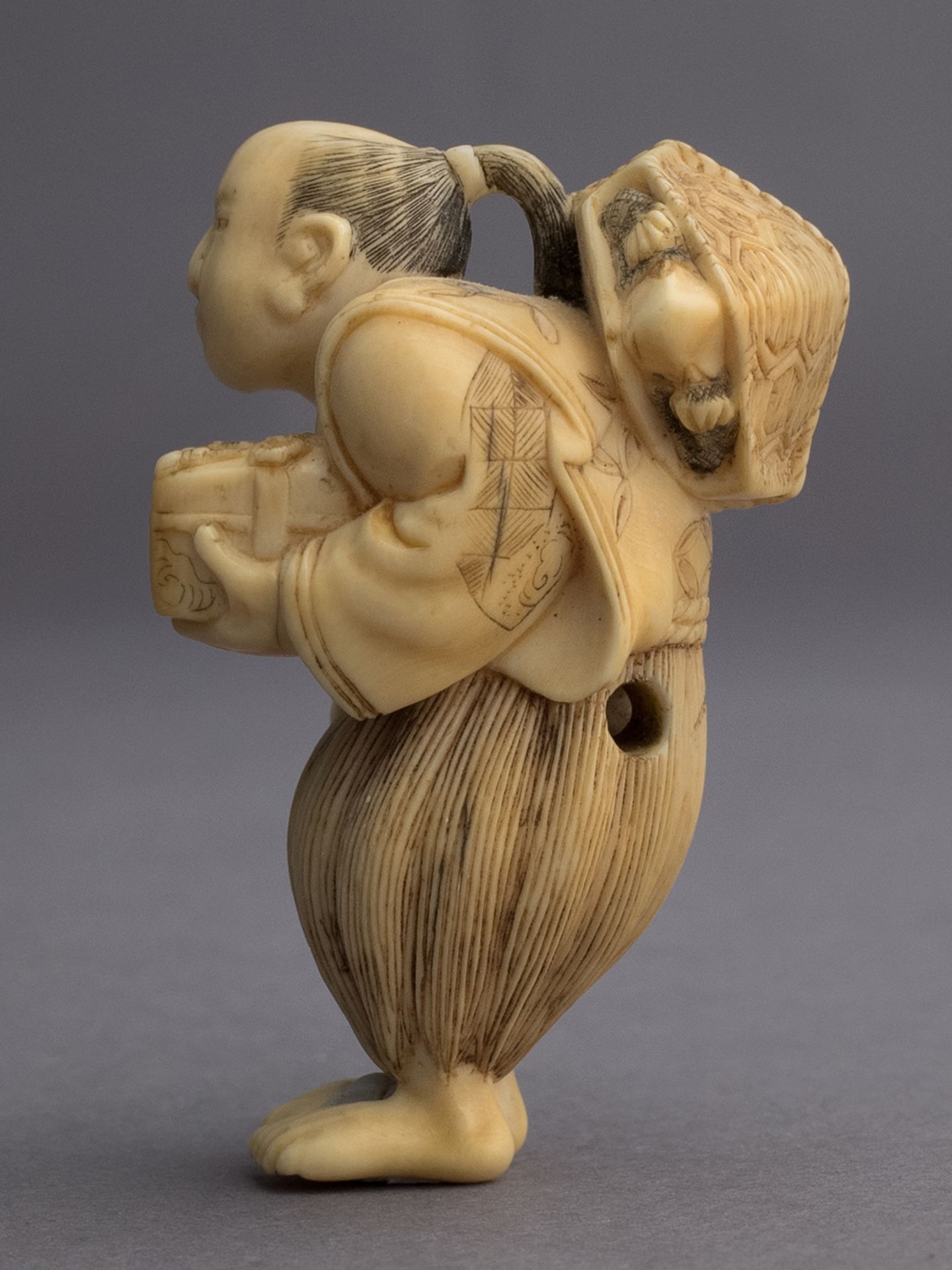 A 19th century Japanese netsuke from Meiji period - Bild 4 aus 5