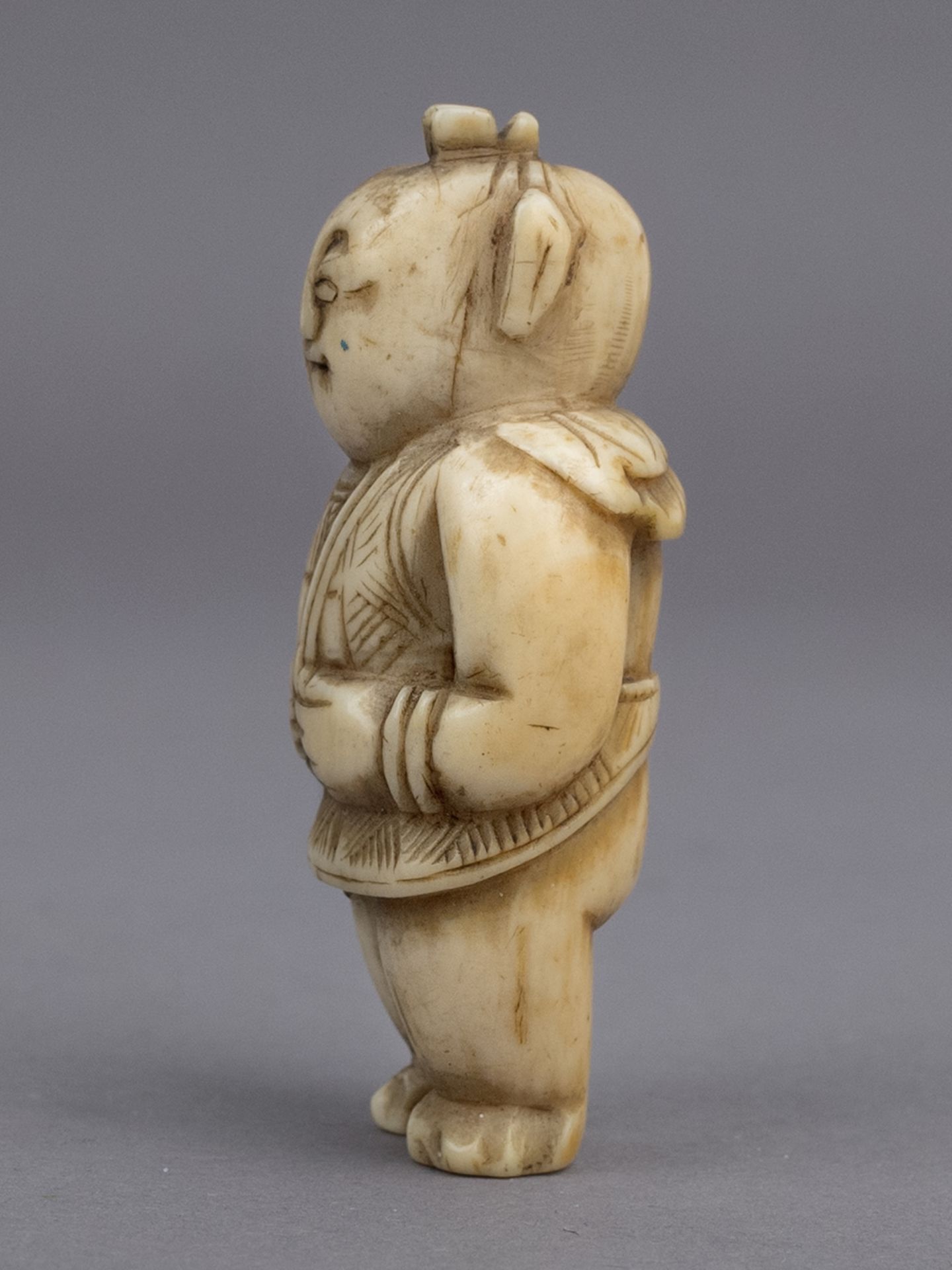 A 19th century Japanese netsuke from Meiji period - Image 4 of 5