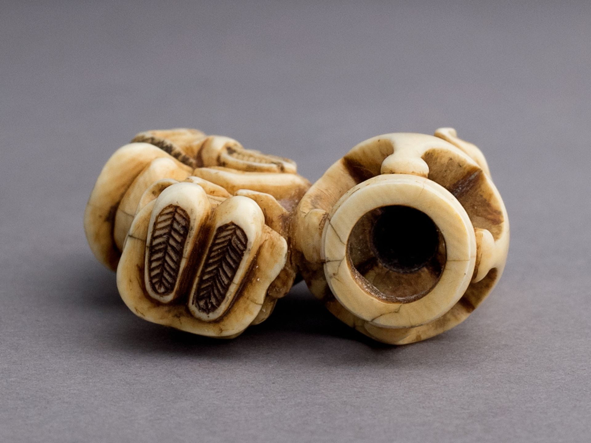 A 19th century Japanese netsuke from Meiji period. Signed - Image 5 of 5