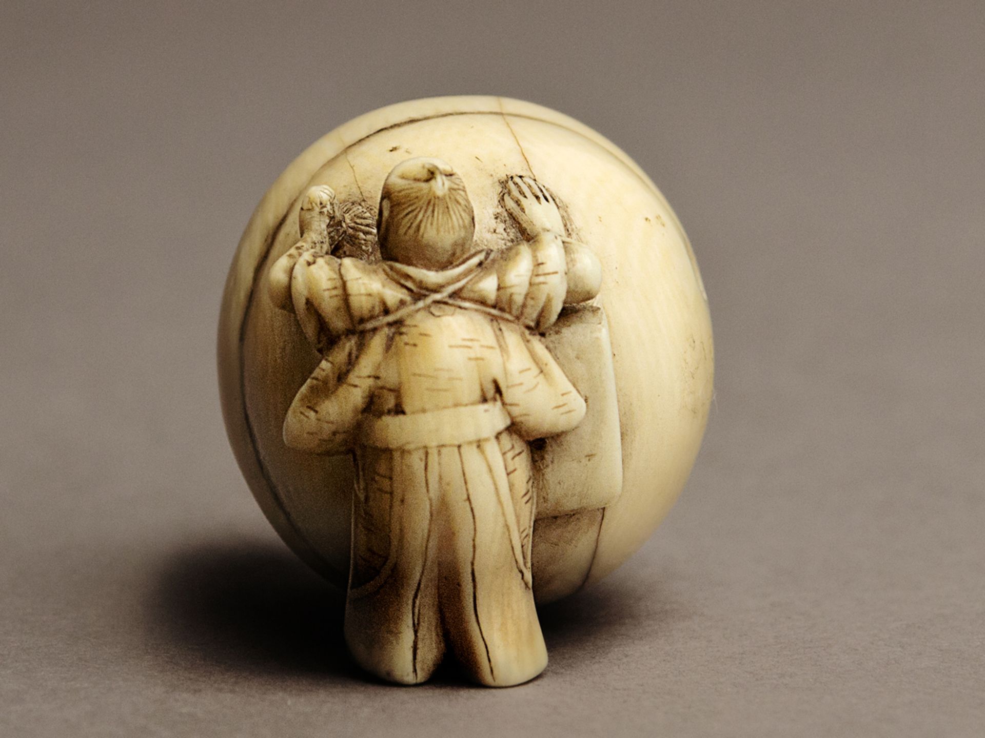 A 19th century Japanese netsuke - Bild 2 aus 5