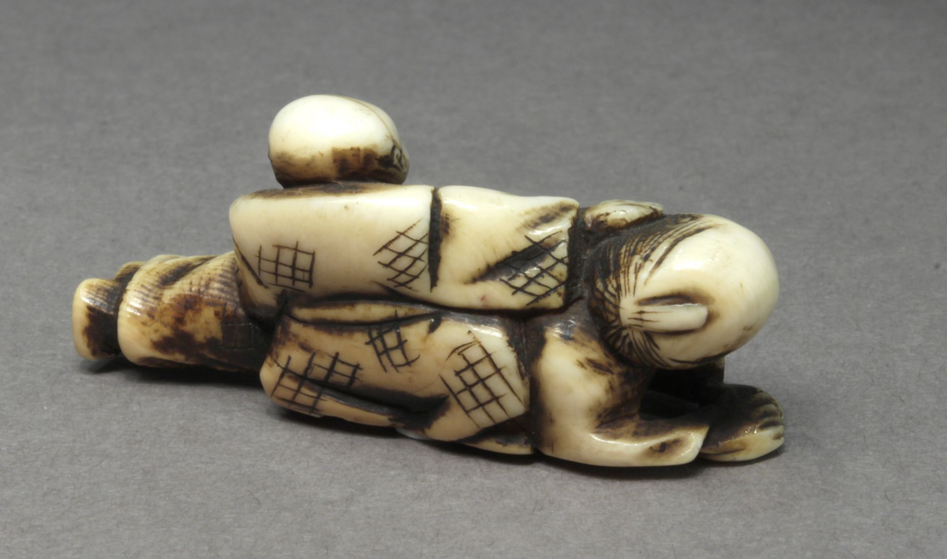 A 19th century Japanese netsuke from Edo period. Signed - Image 3 of 4