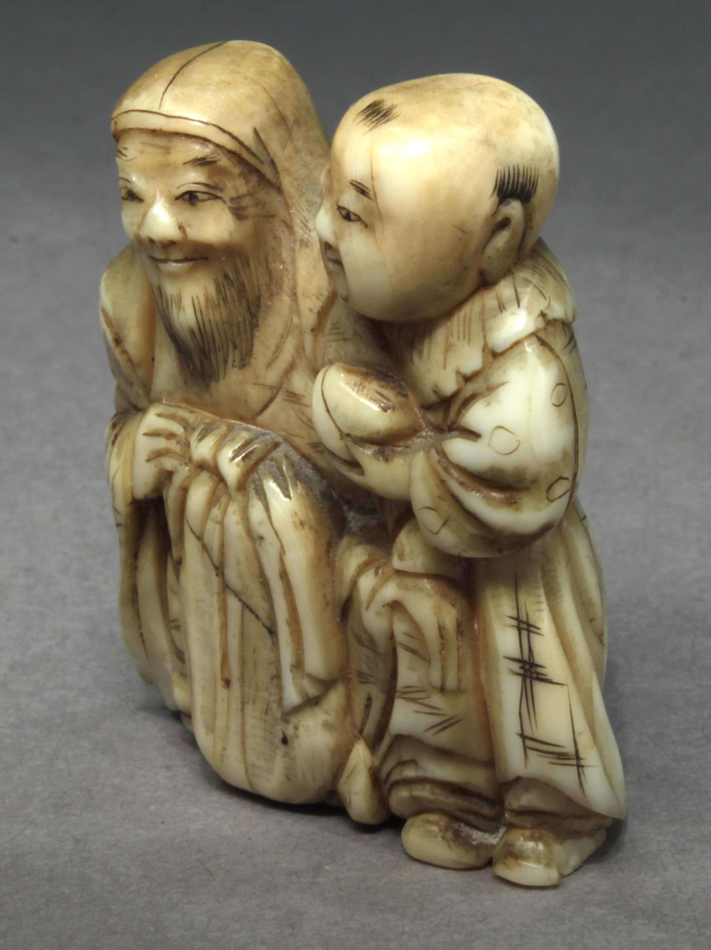 A 19th century Japanese netsuke - Image 2 of 5