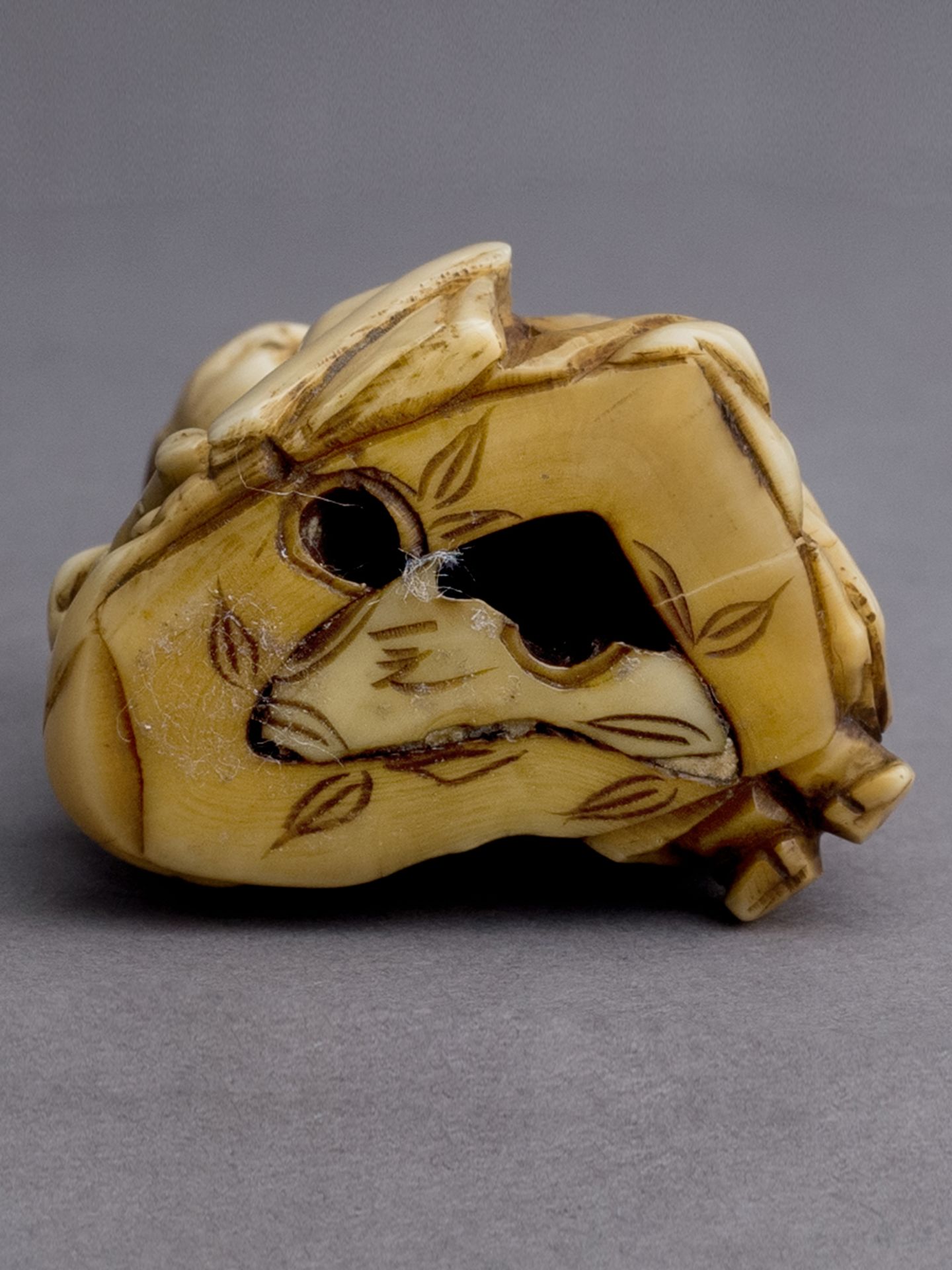 A 19th century Japanese netsuke from Meiji period - Image 4 of 4