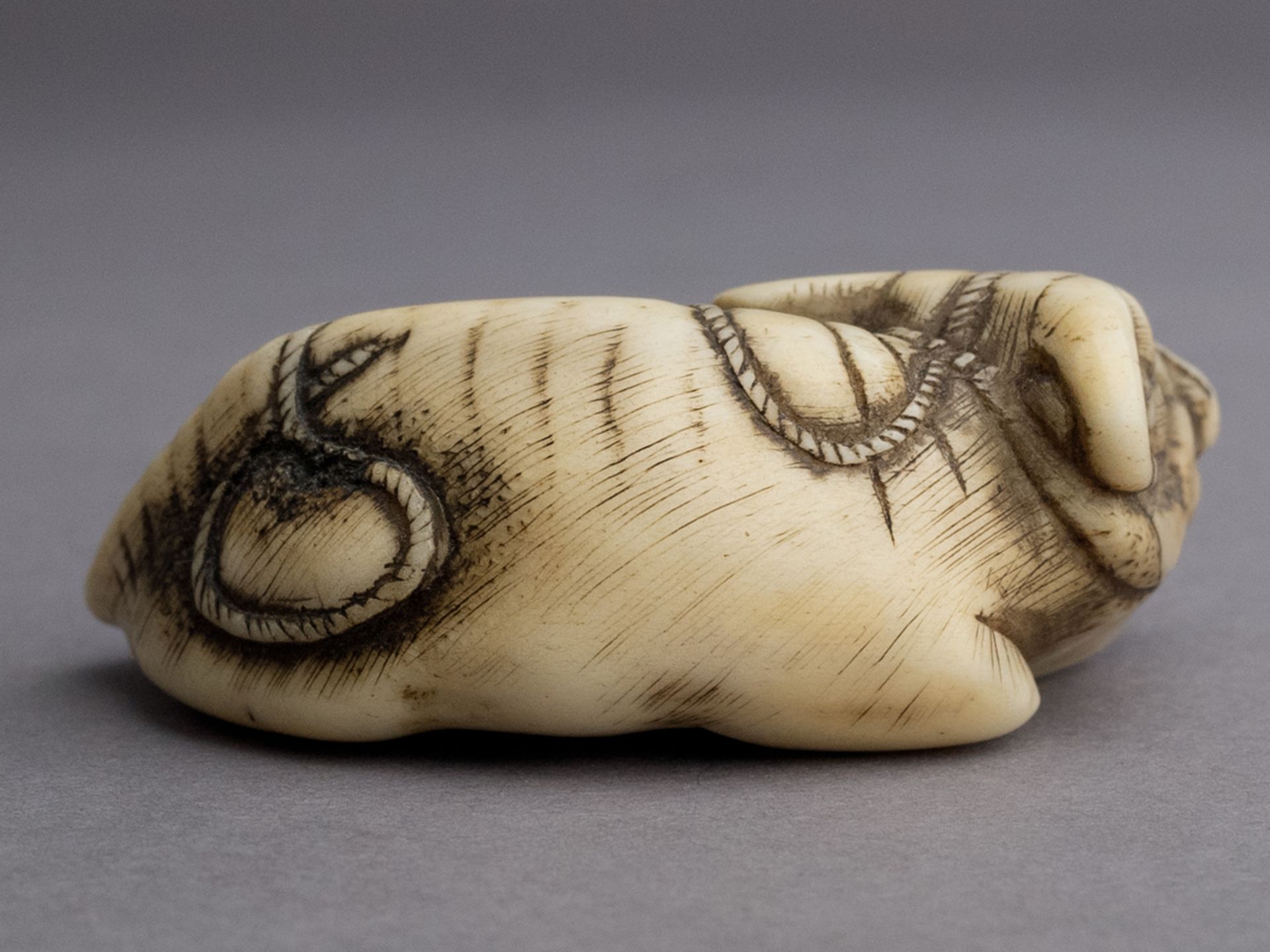 A 19th century Japanese netsuke from Edo period - Bild 3 aus 5