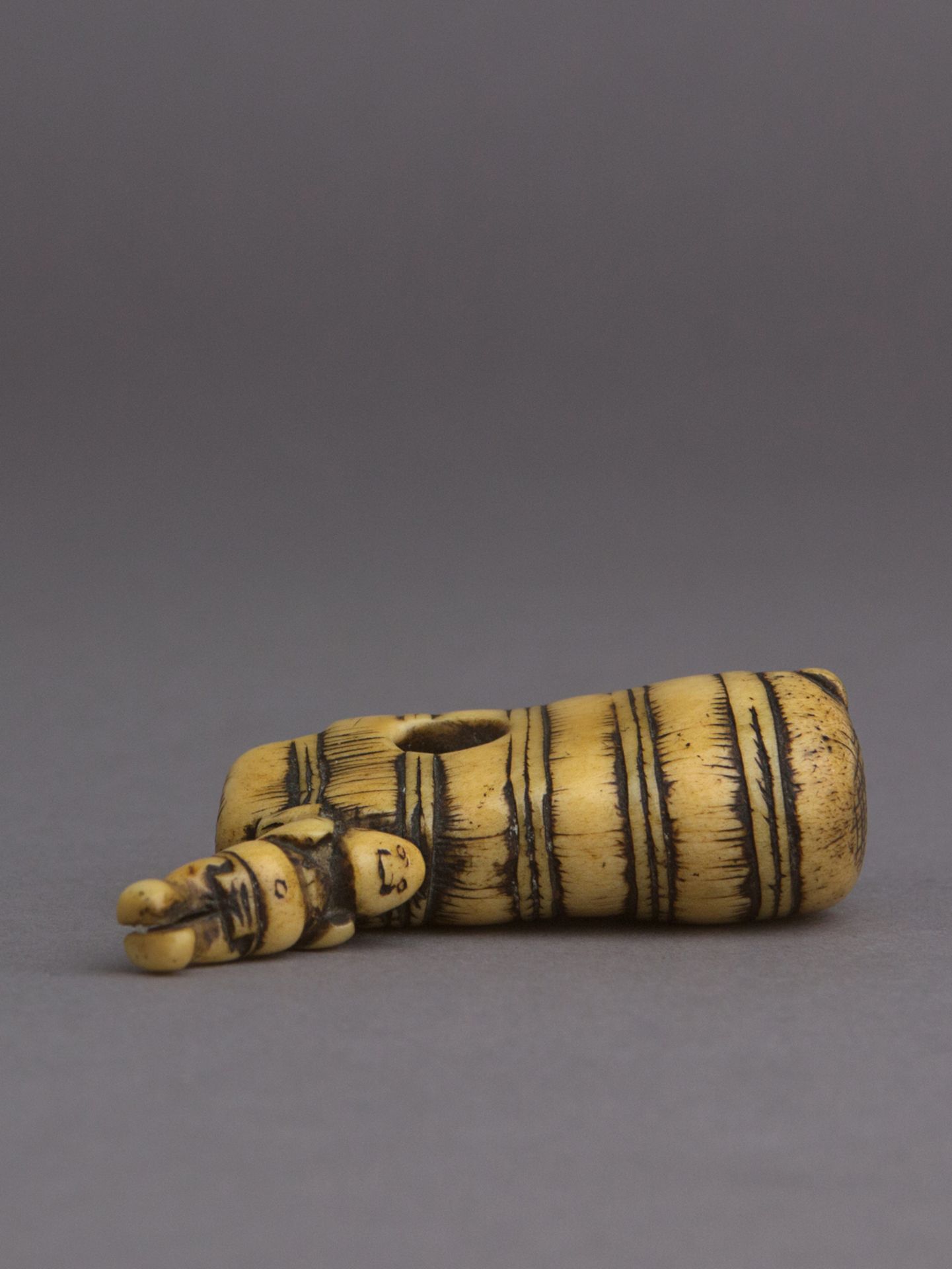 An 18th century Japanese netsuke from Edo period - Bild 5 aus 5