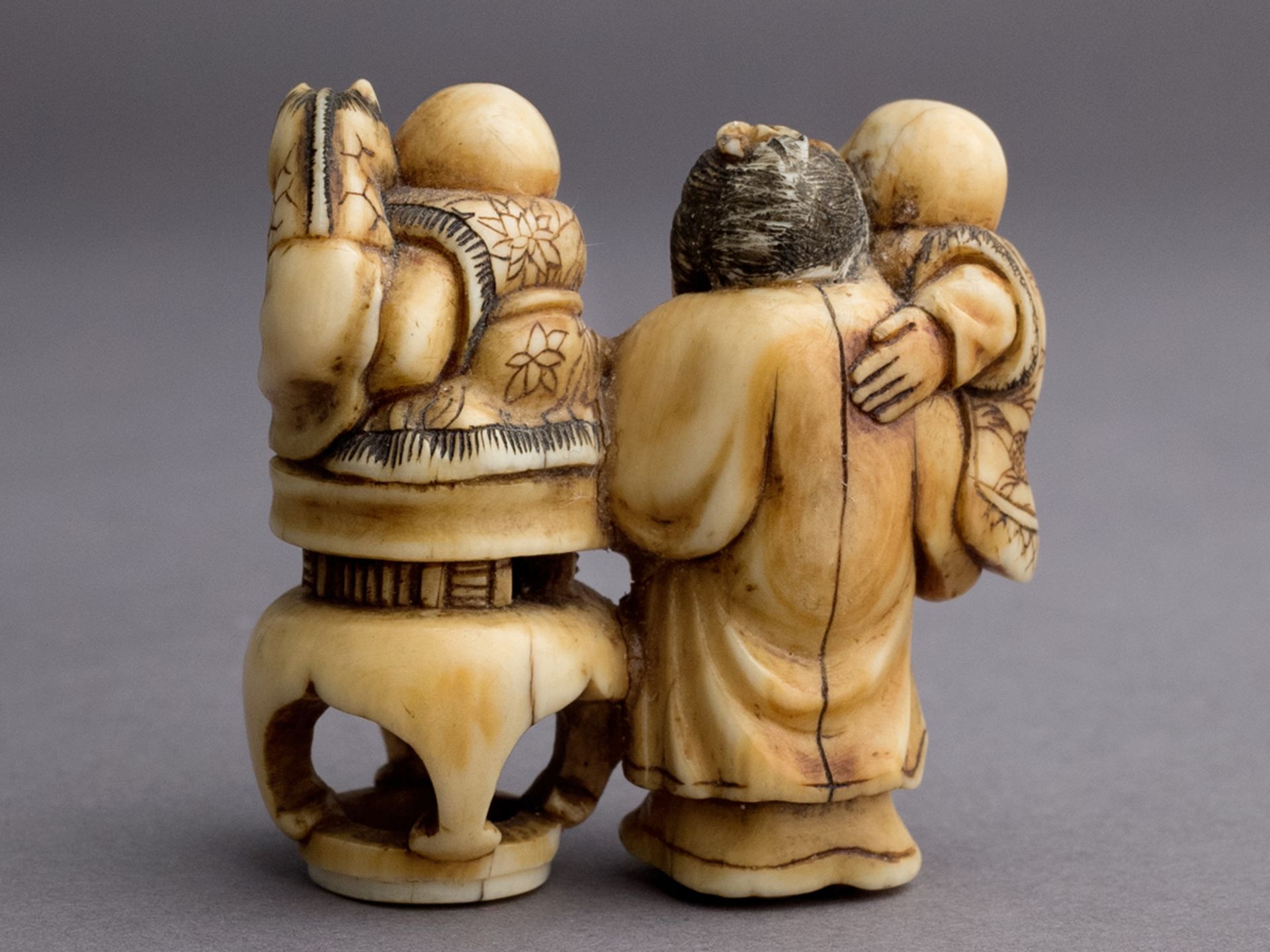 A 19th century Japanese netsuke from Meiji period. Signed - Image 3 of 5