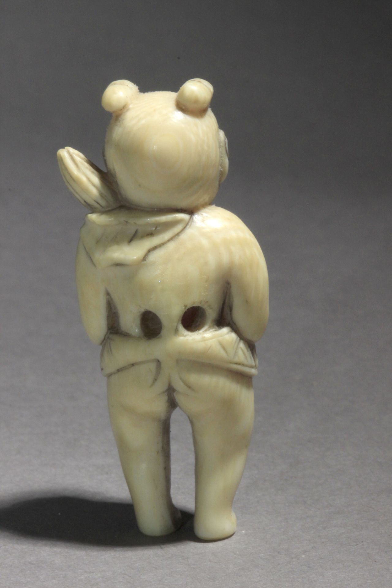 An early 19th century Japanese netsuke from Edo period - Bild 3 aus 6