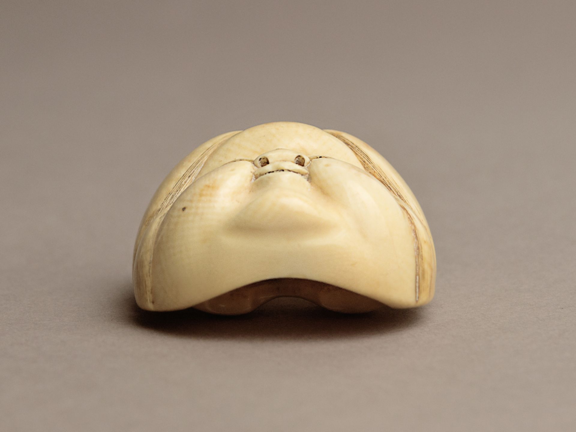 A 19th century Japanese netsuke from Meiji period. Signed - Bild 5 aus 6