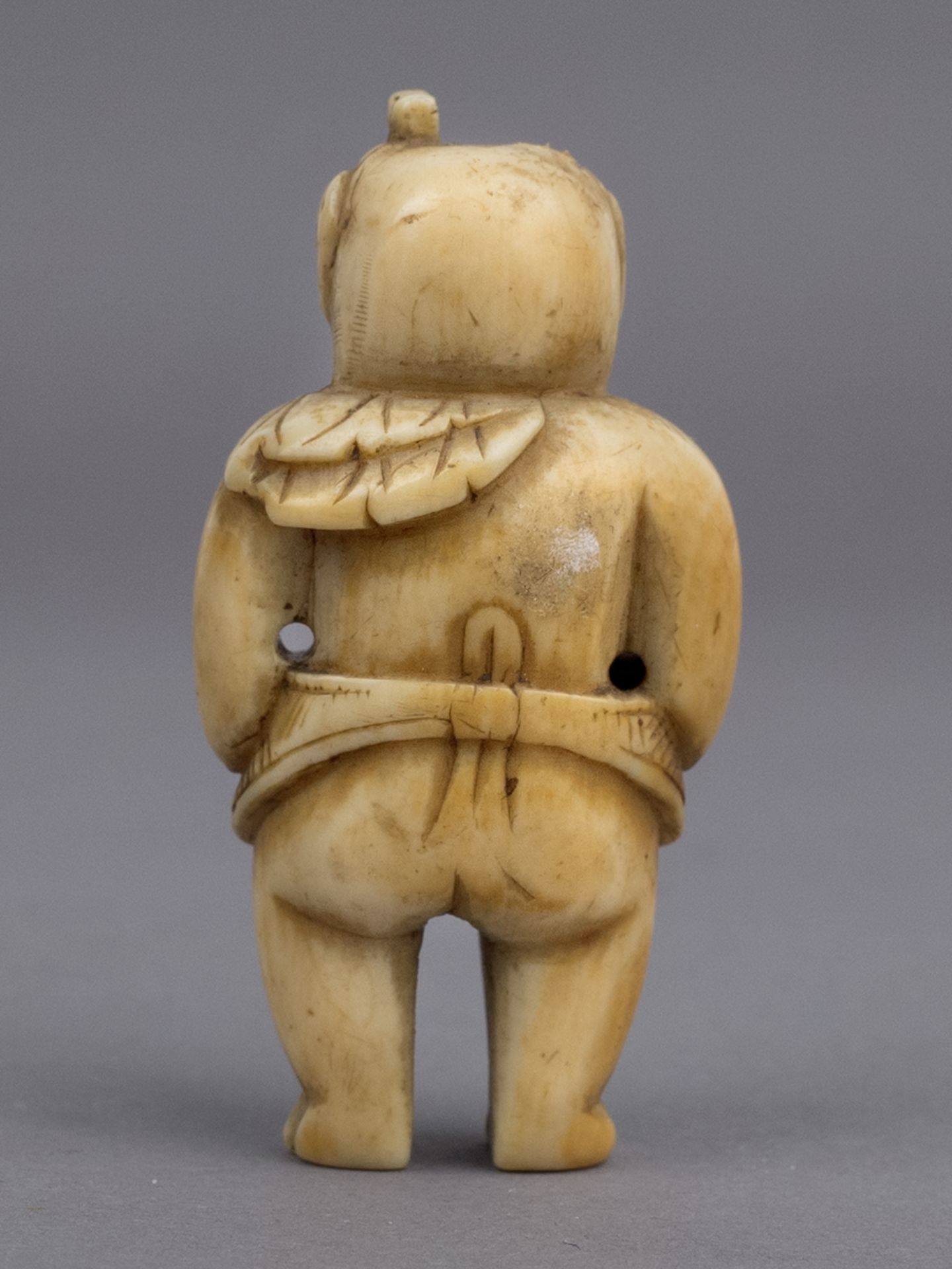 A 19th century Japanese netsuke from Meiji period - Image 3 of 5