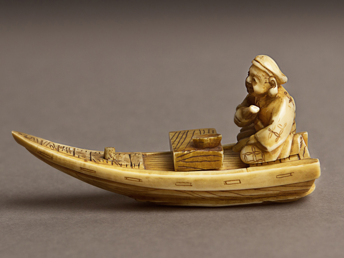 A 19th century Japanese netsuke from Meiji period - Image 3 of 5