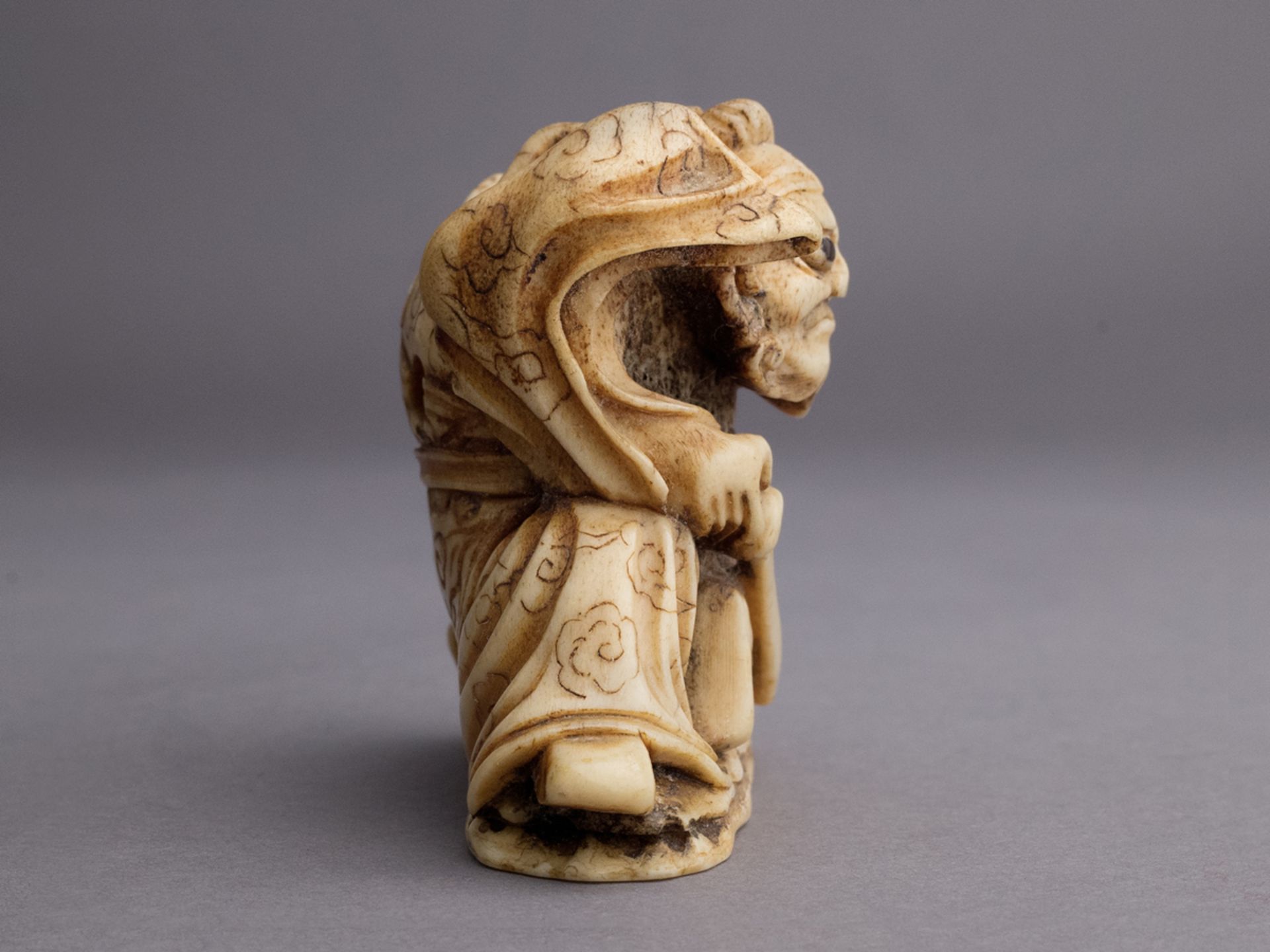 A 19th century Japanese netsuke. Signed Kiyokatsu - Bild 2 aus 5