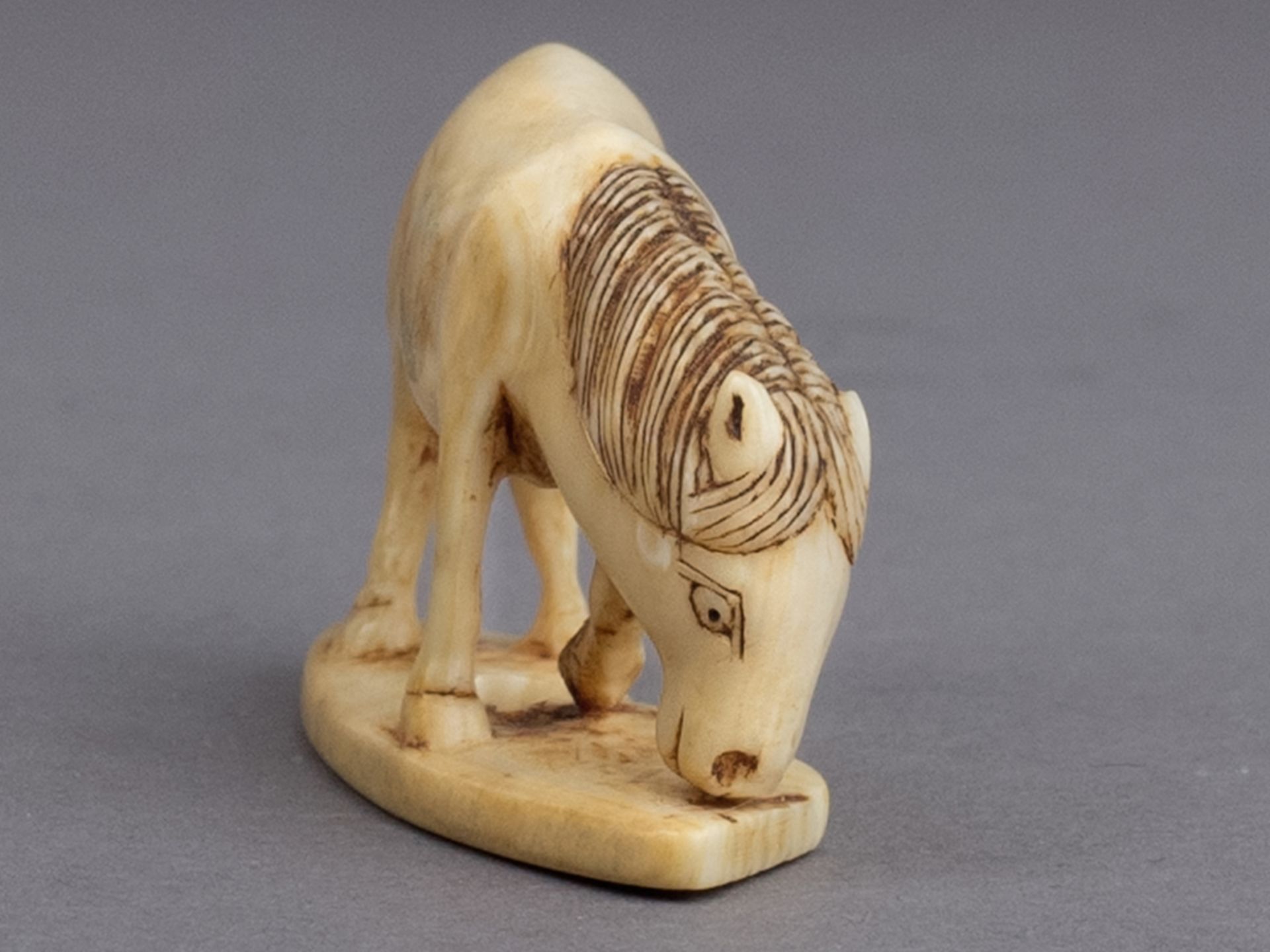 A 19th century Japanese netsuke from Meiji period - Bild 2 aus 5