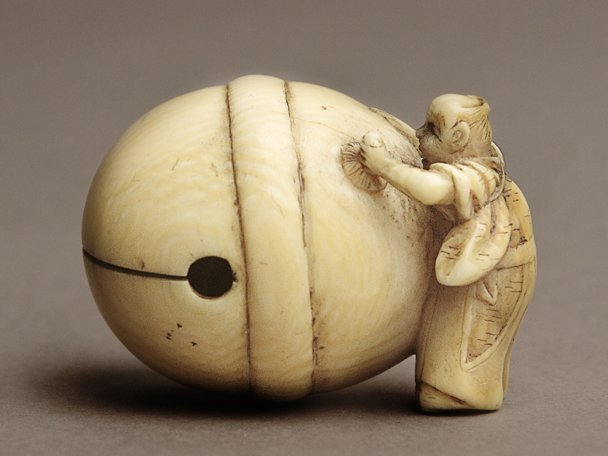 A 19th century Japanese netsuke - Image 3 of 5