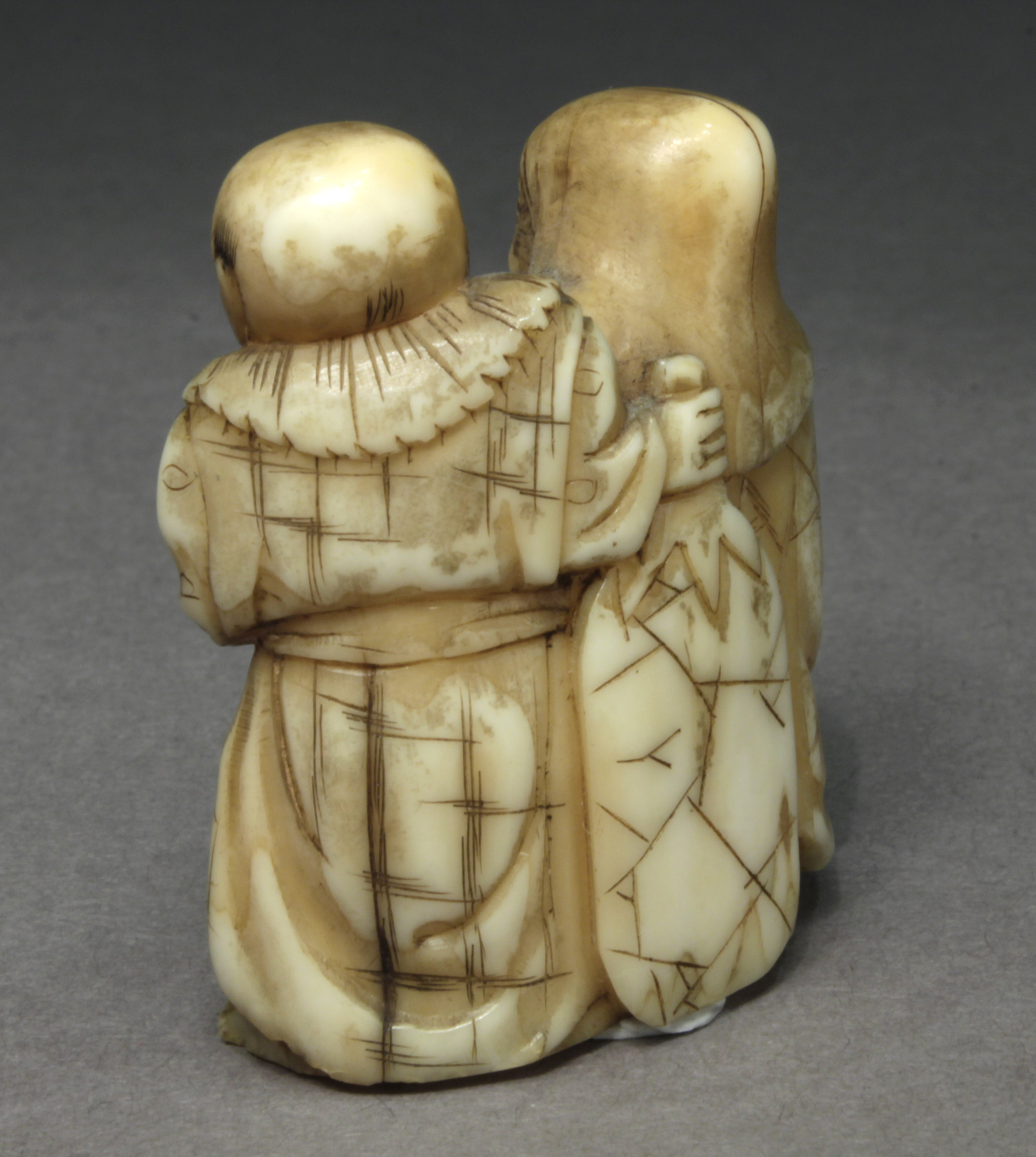 A 19th century Japanese netsuke - Image 3 of 5