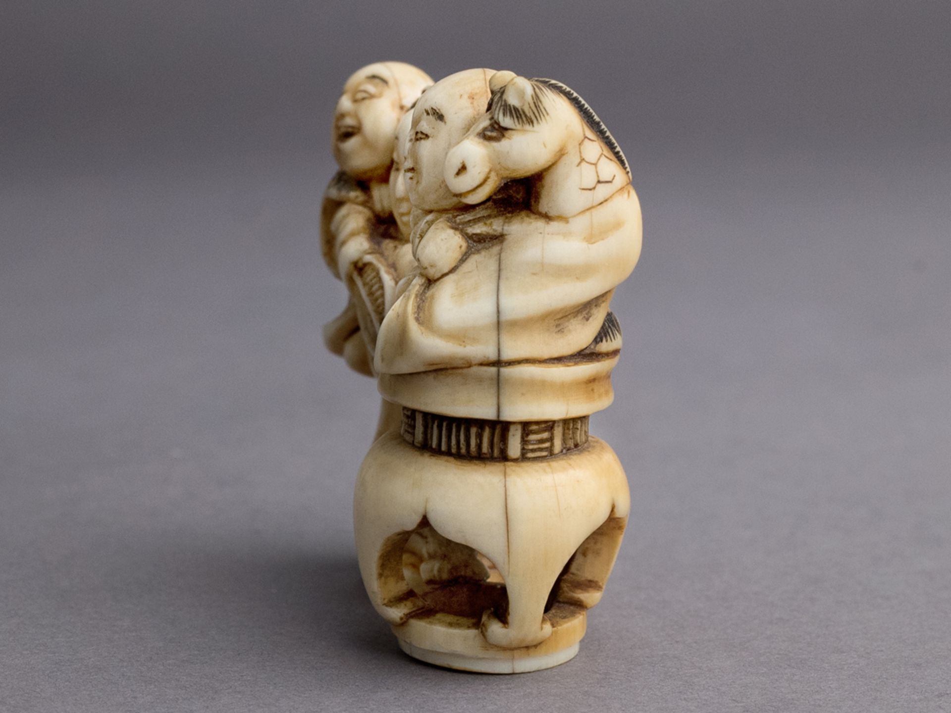 A 19th century Japanese netsuke from Meiji period. Signed - Image 4 of 5